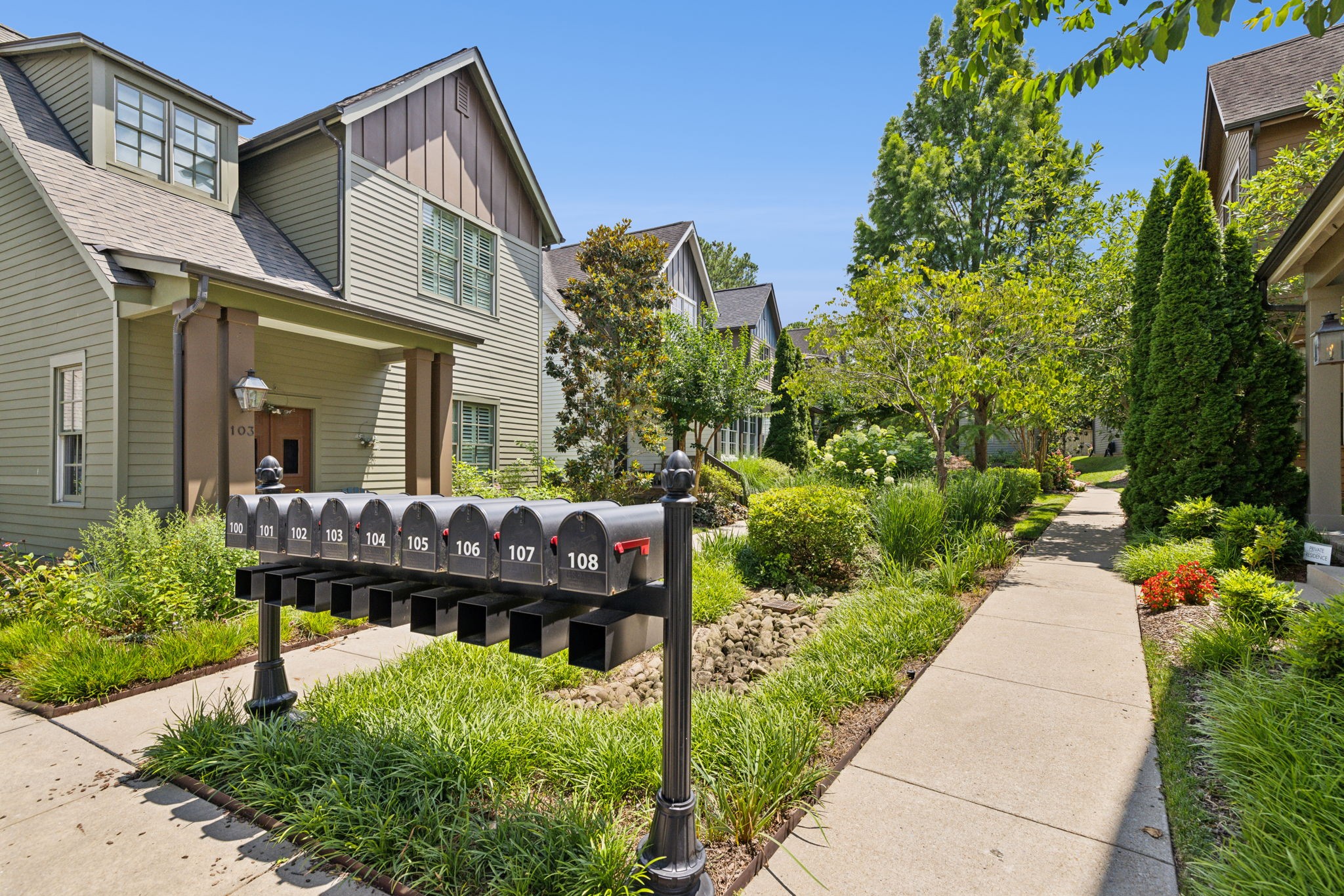 104 Cottage Ln