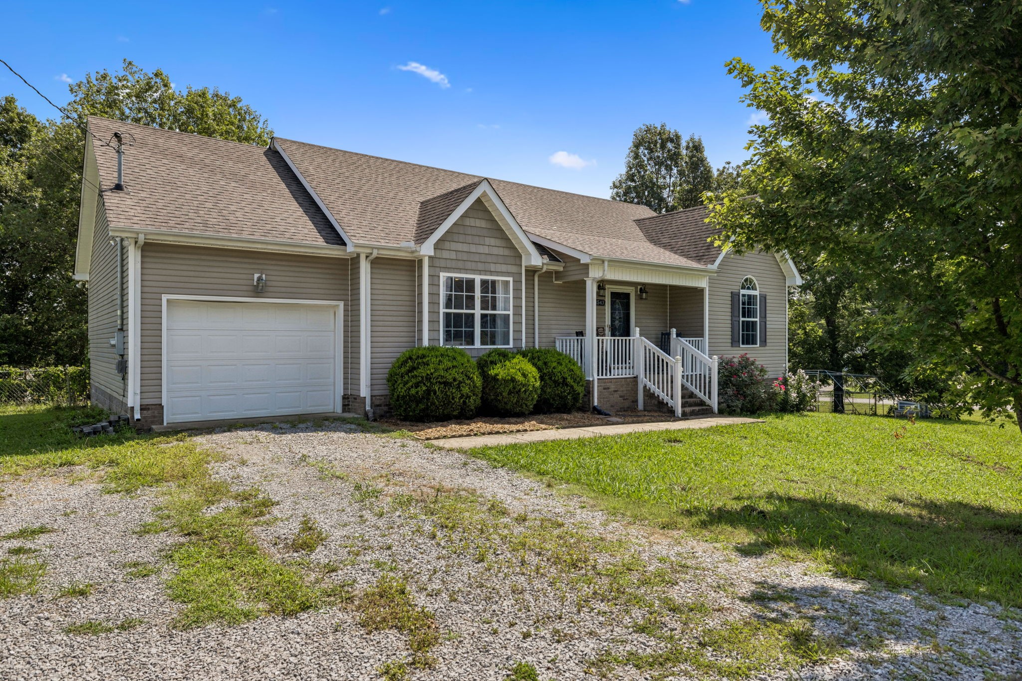 1543 Joanne Cir