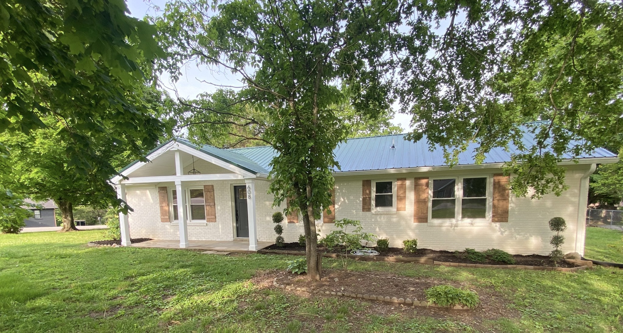 608 Lookout Dr