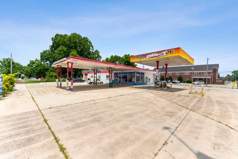 102 NE Atlantic St Tullahoma TN 37388