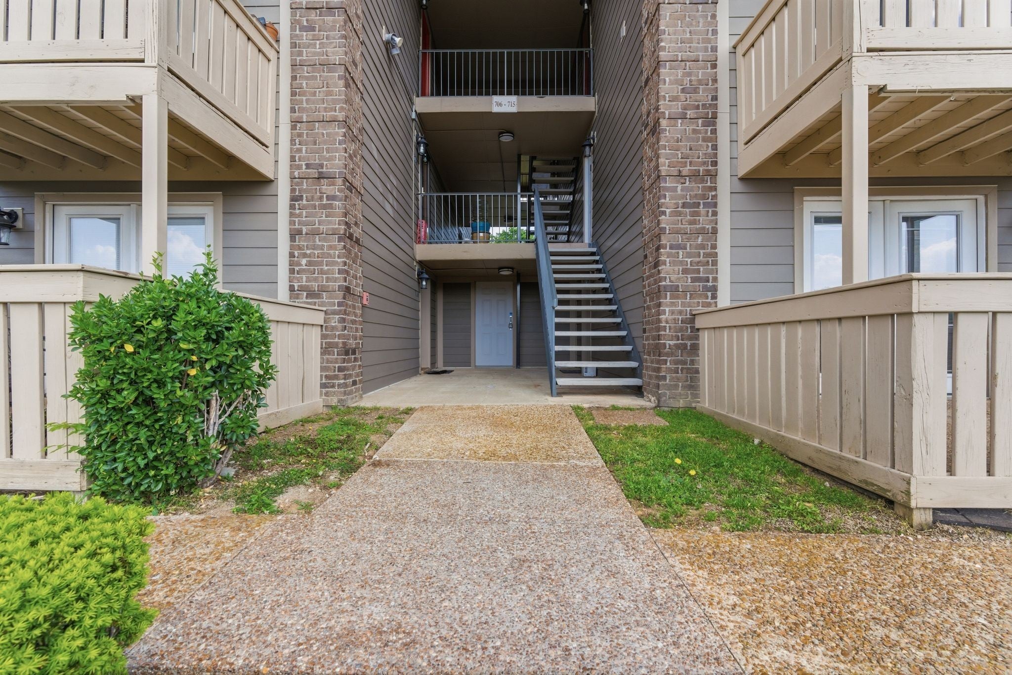 707 Ashlawn Pl