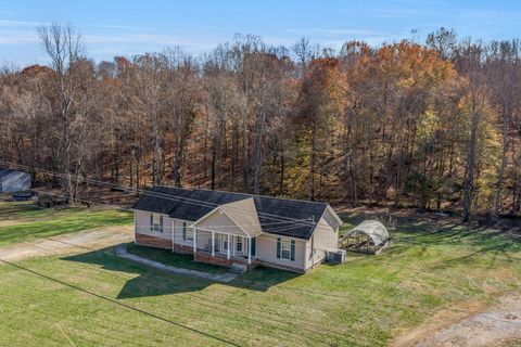 1427 Saint Paul Rd Charlotte TN 37036