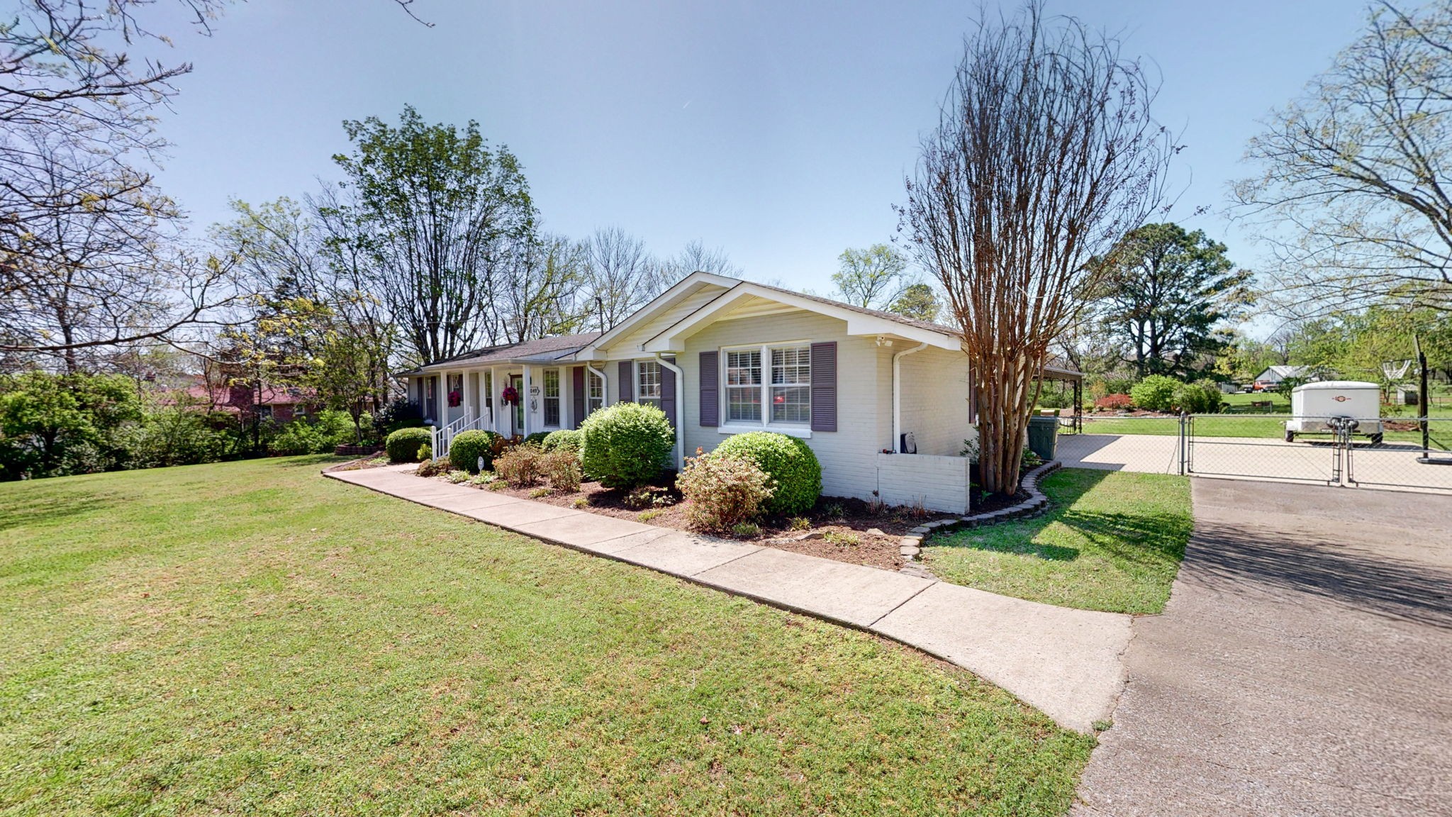 1049 Fontaine Dr