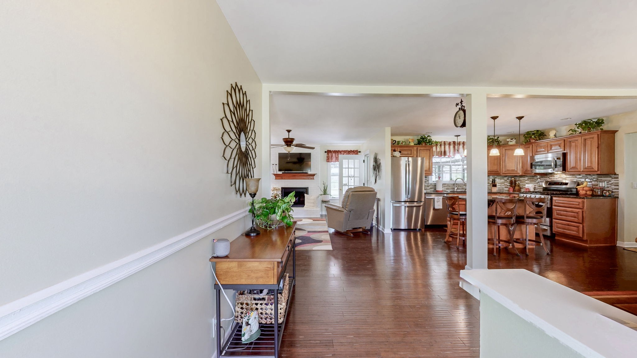 1049 Fontaine Dr