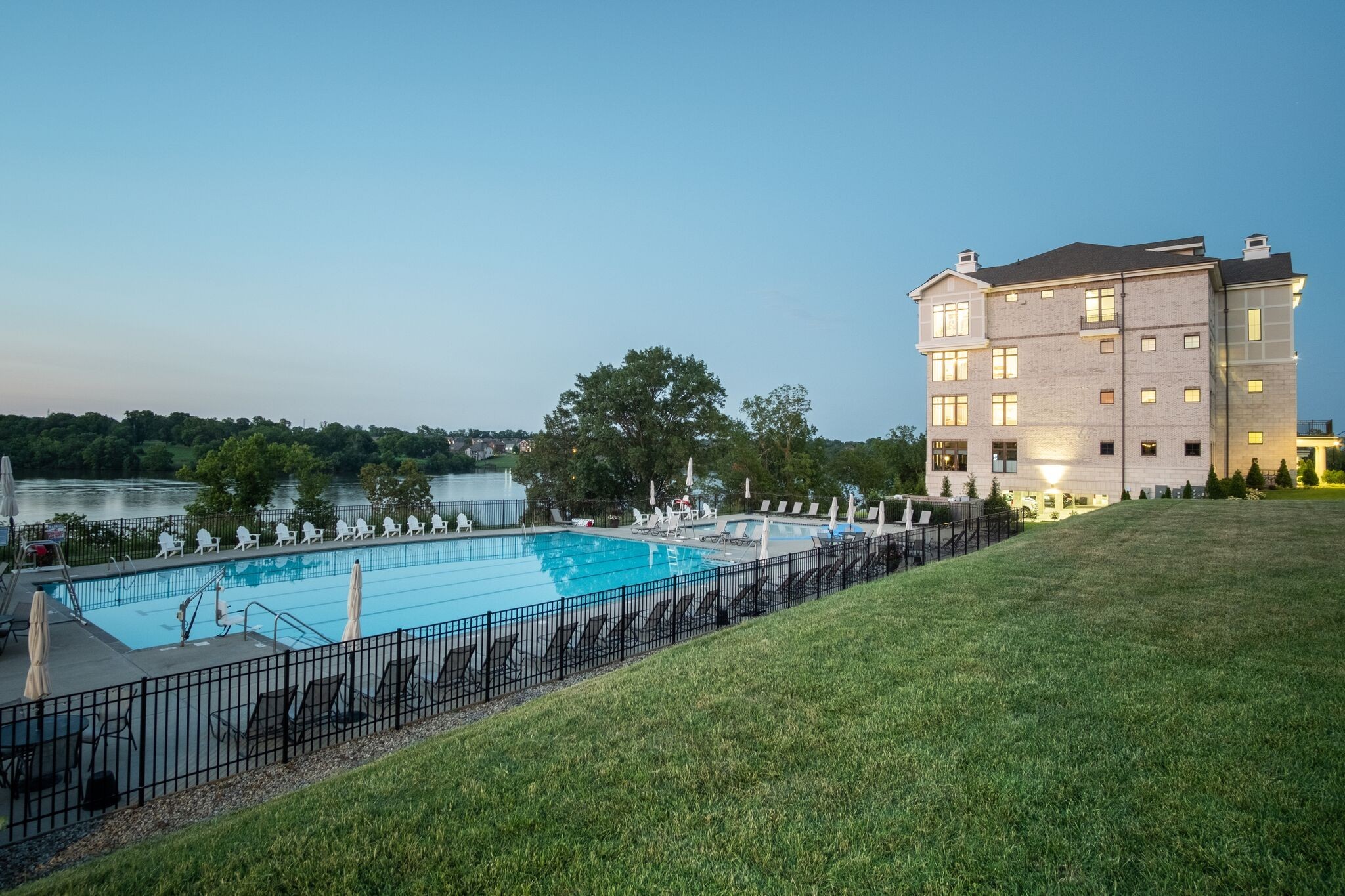 1024 Club View Dr F202