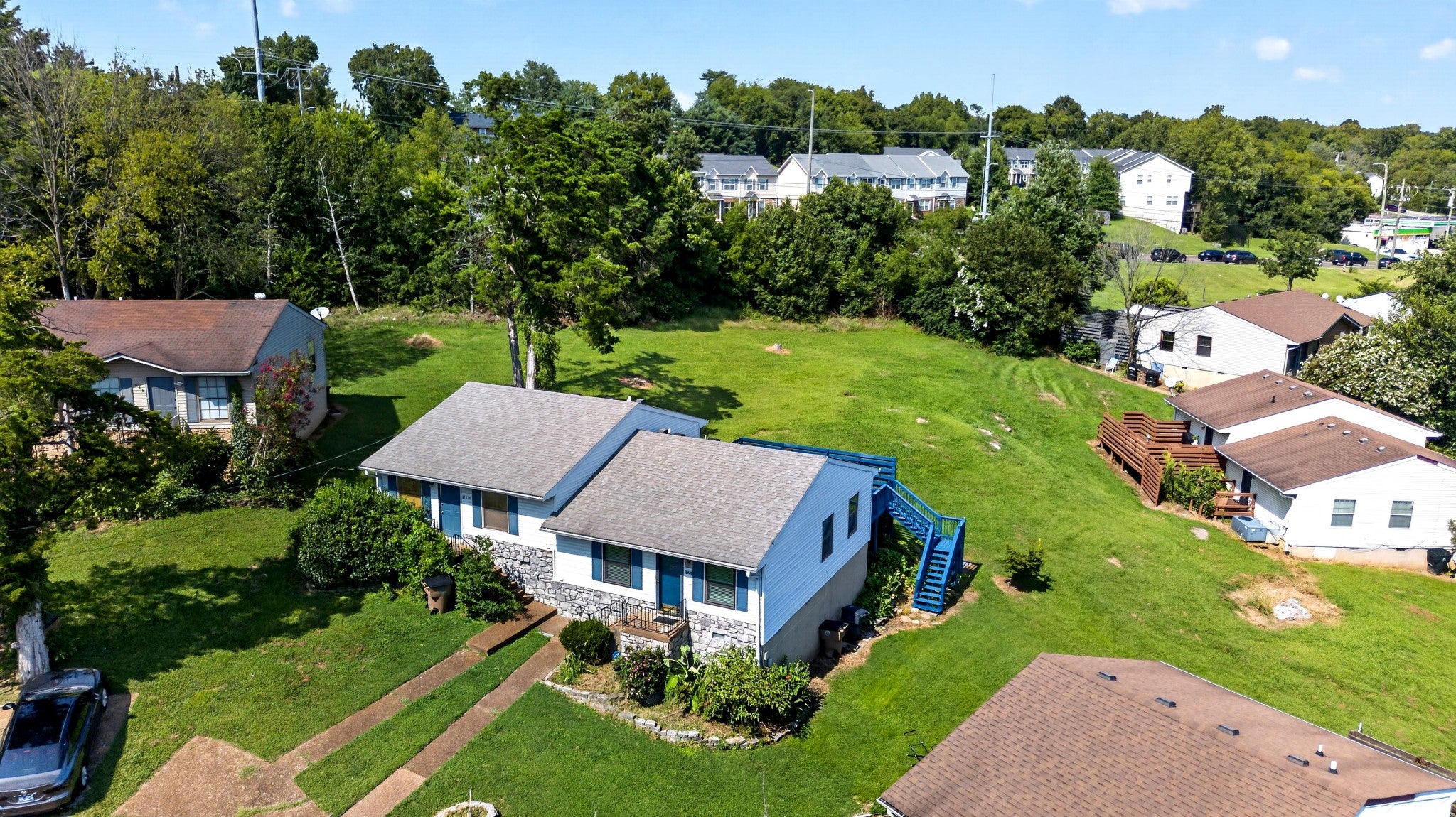 808 Apple Dr