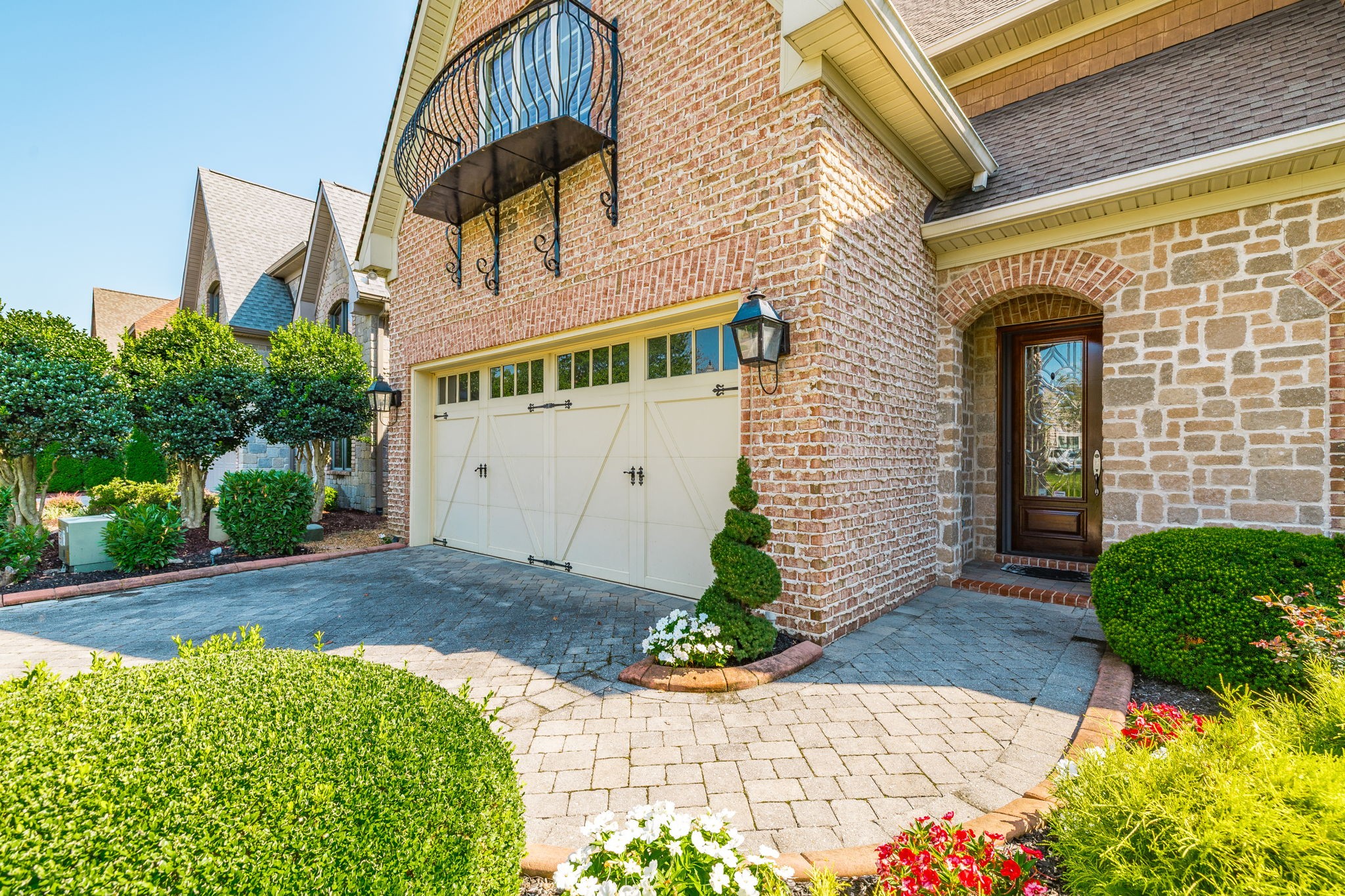 1165 Chloe Dr