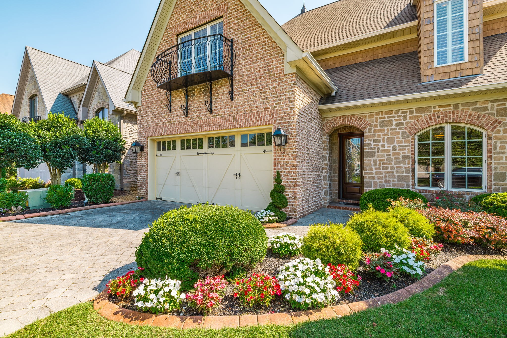 1165 Chloe Dr
