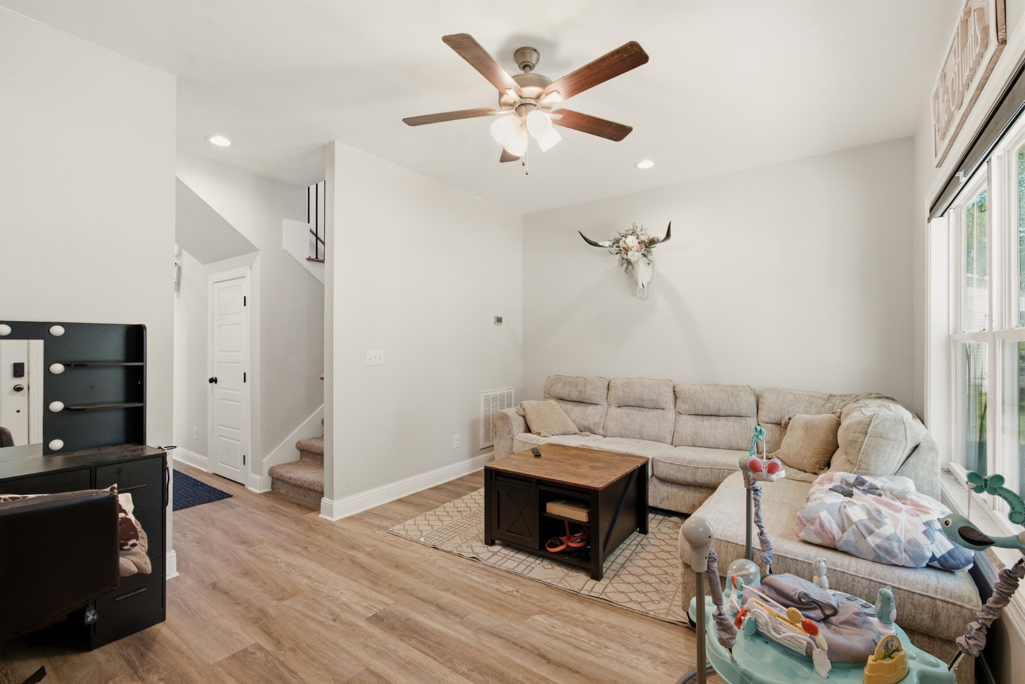 201 16th Ave E
