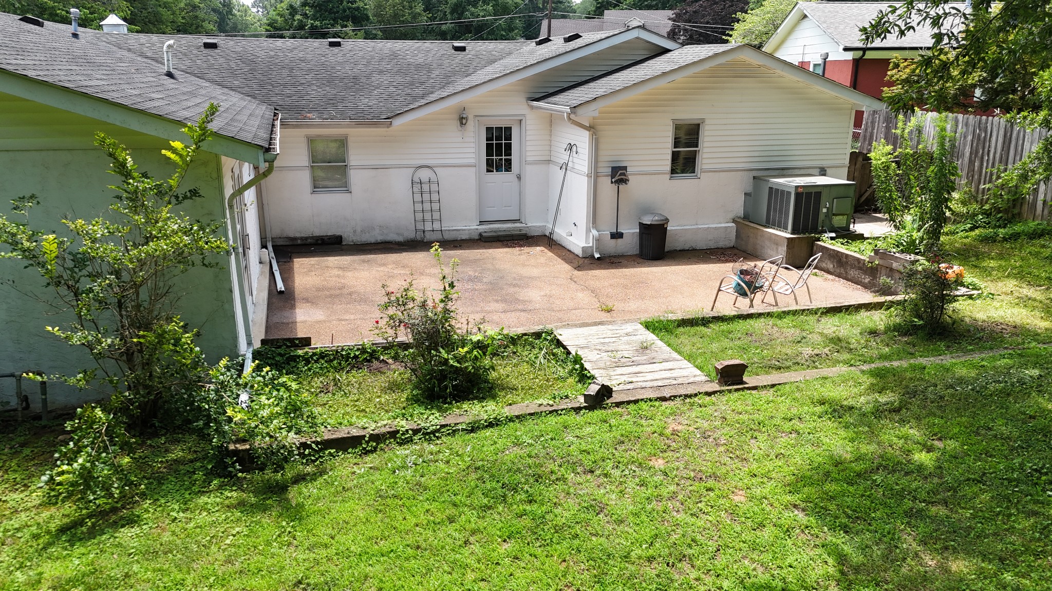 583 Como St