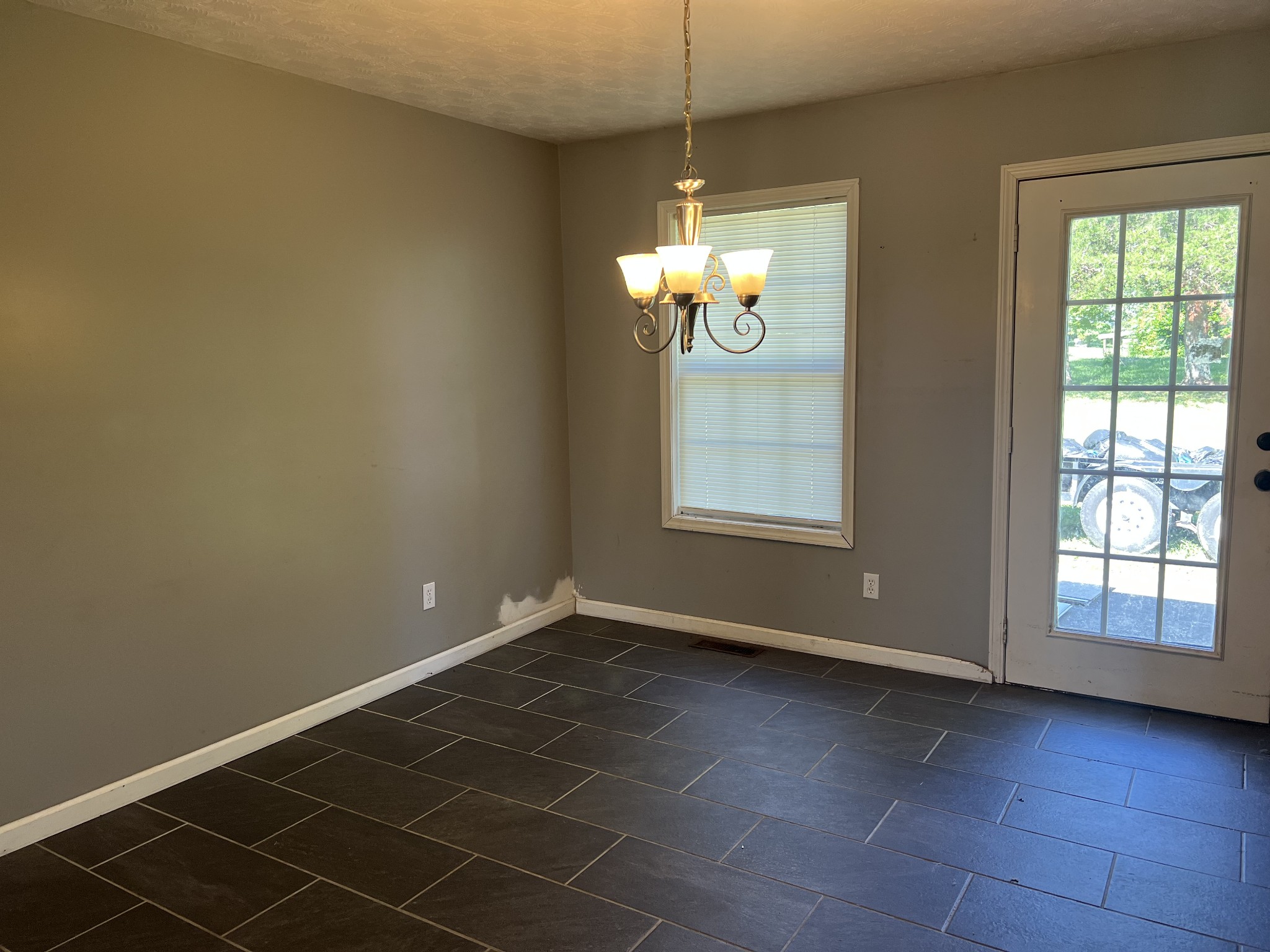 35 Fieldstone Ln
