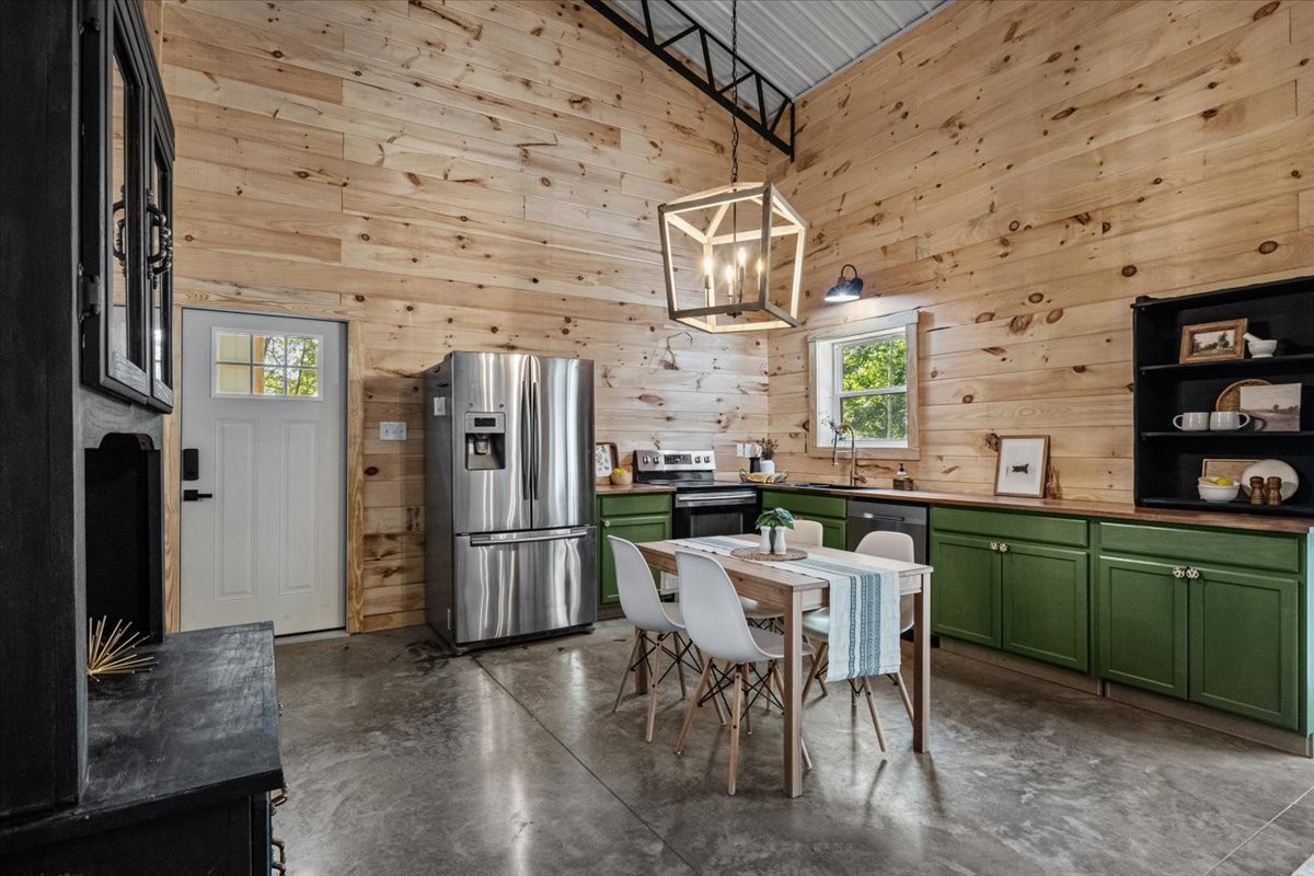 431 Old Highway 49