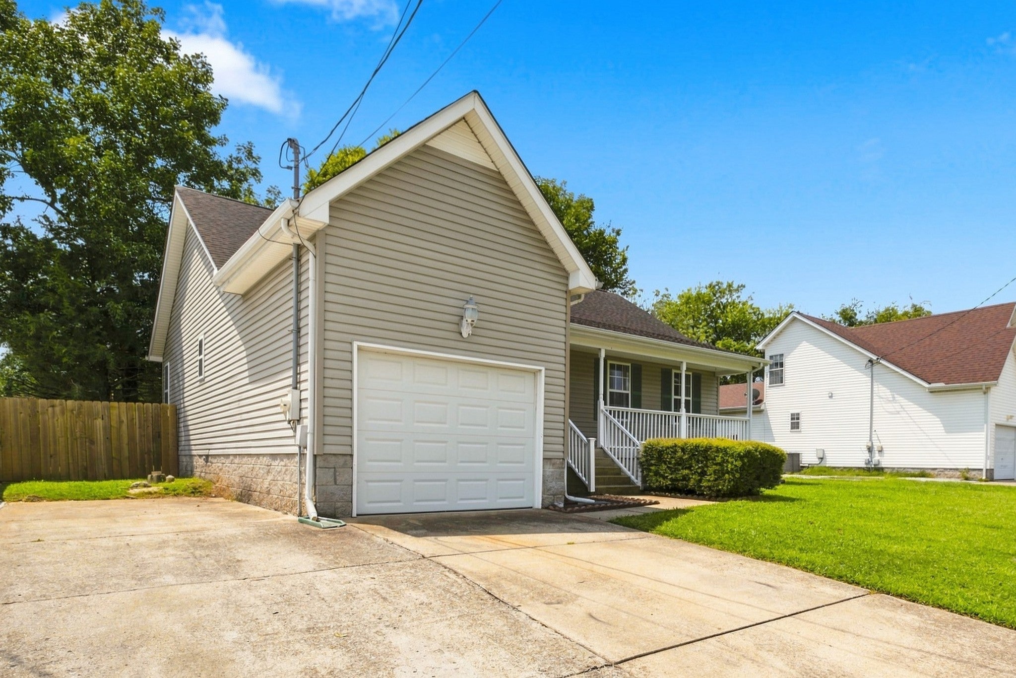 1420 Laurel Oak Dr