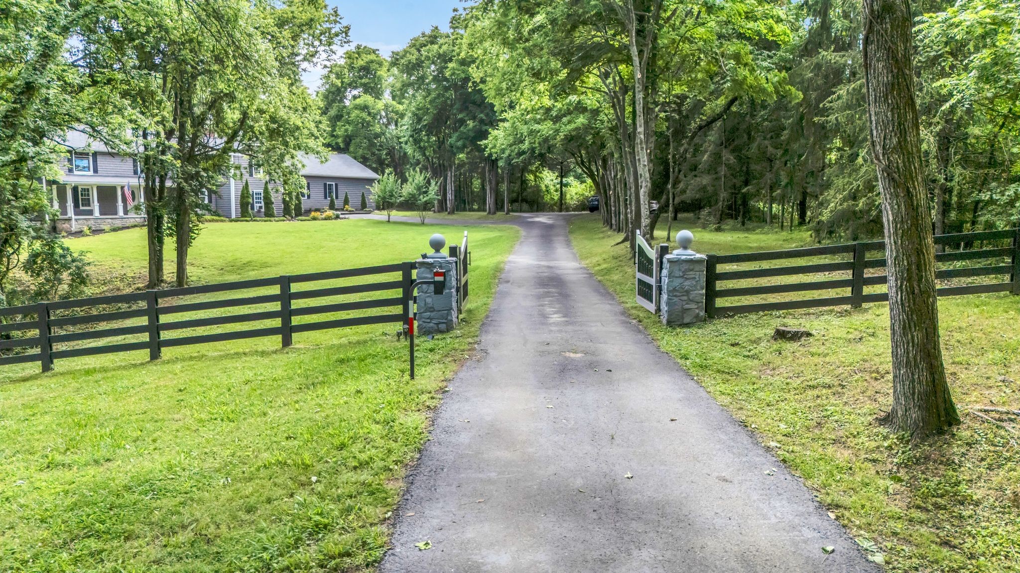 557 Forest Retreat Rd