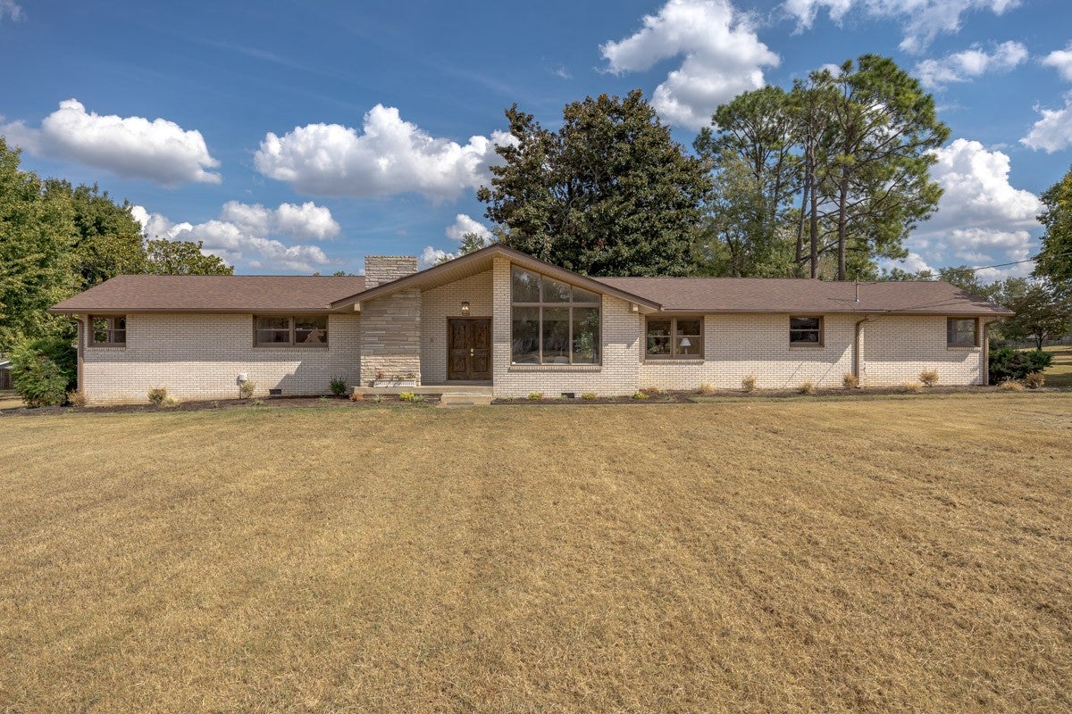 4-bed listing at 207 Brandywine Dr Old Hickory, Old-Hickory