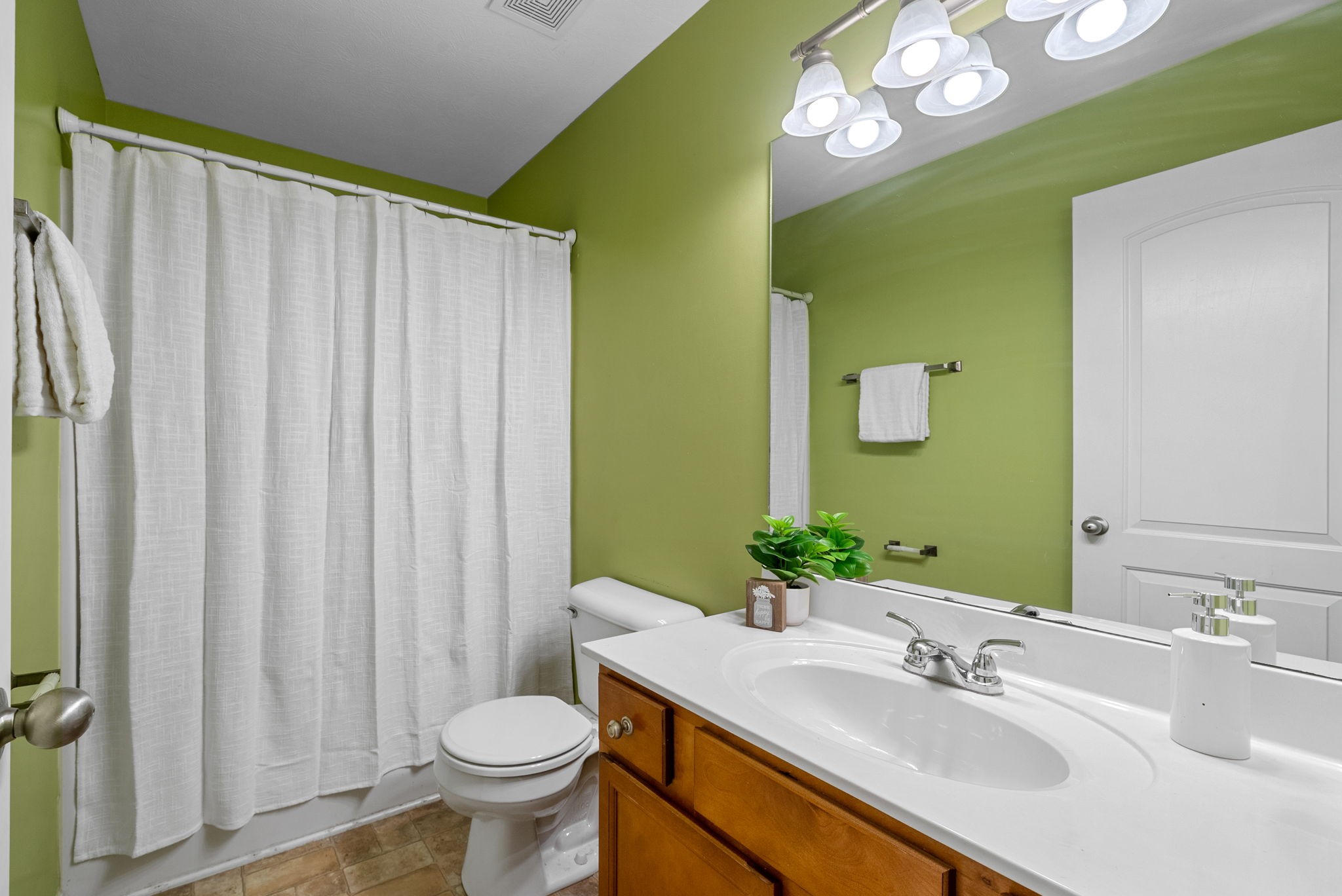 Oak Grove, Kentucky 42262, United States, 4 Bedrooms Bedrooms, ,3 BathroomsBathrooms,Residential,Active,196065