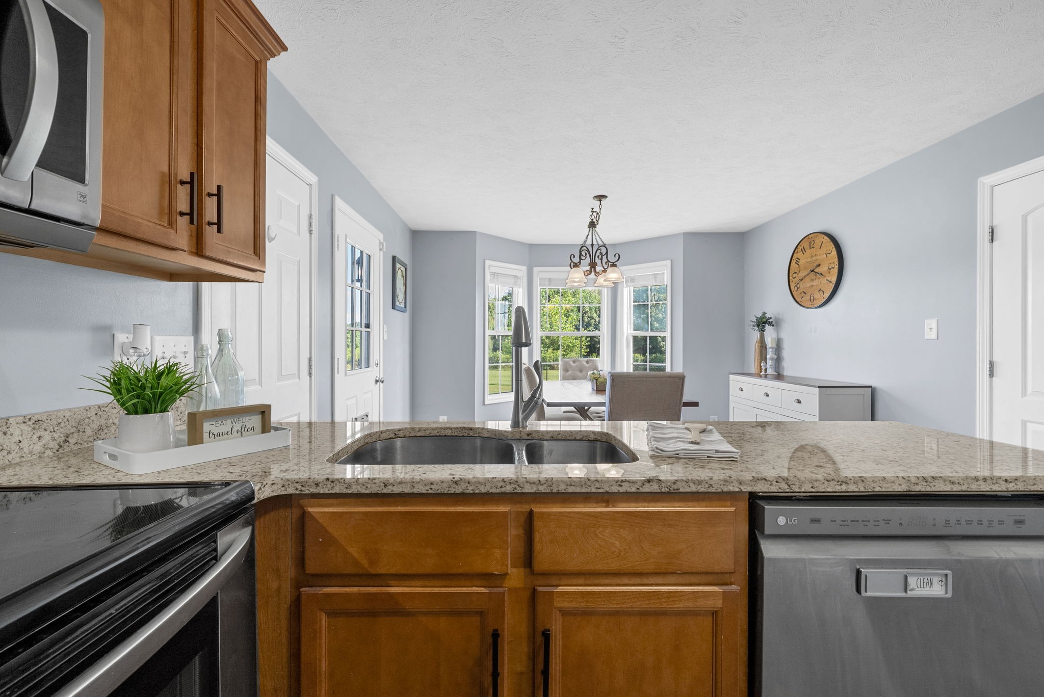 Oak Grove, Kentucky 42262, United States, 4 Bedrooms Bedrooms, ,3 BathroomsBathrooms,Residential,Active,196065