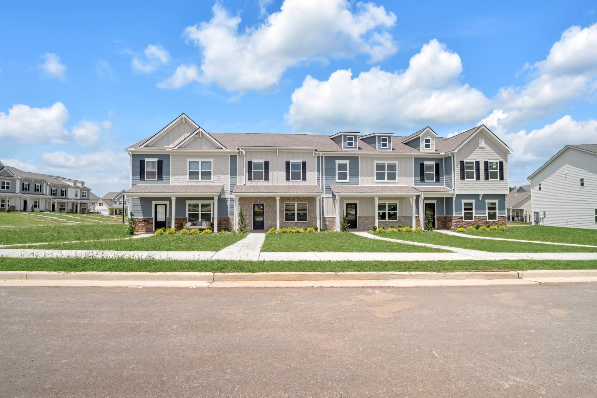 202 Gunnersbury Dr