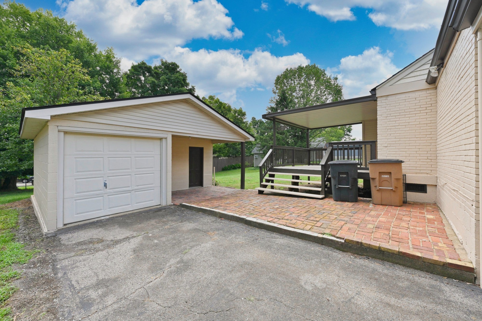 3-bed home for sale in Nashville, TN 37216, 2213 Ridgecrest Dr 2213 Ridgecrest Dr, Nashville TN 37216 3-bed home, photo 2 of 50