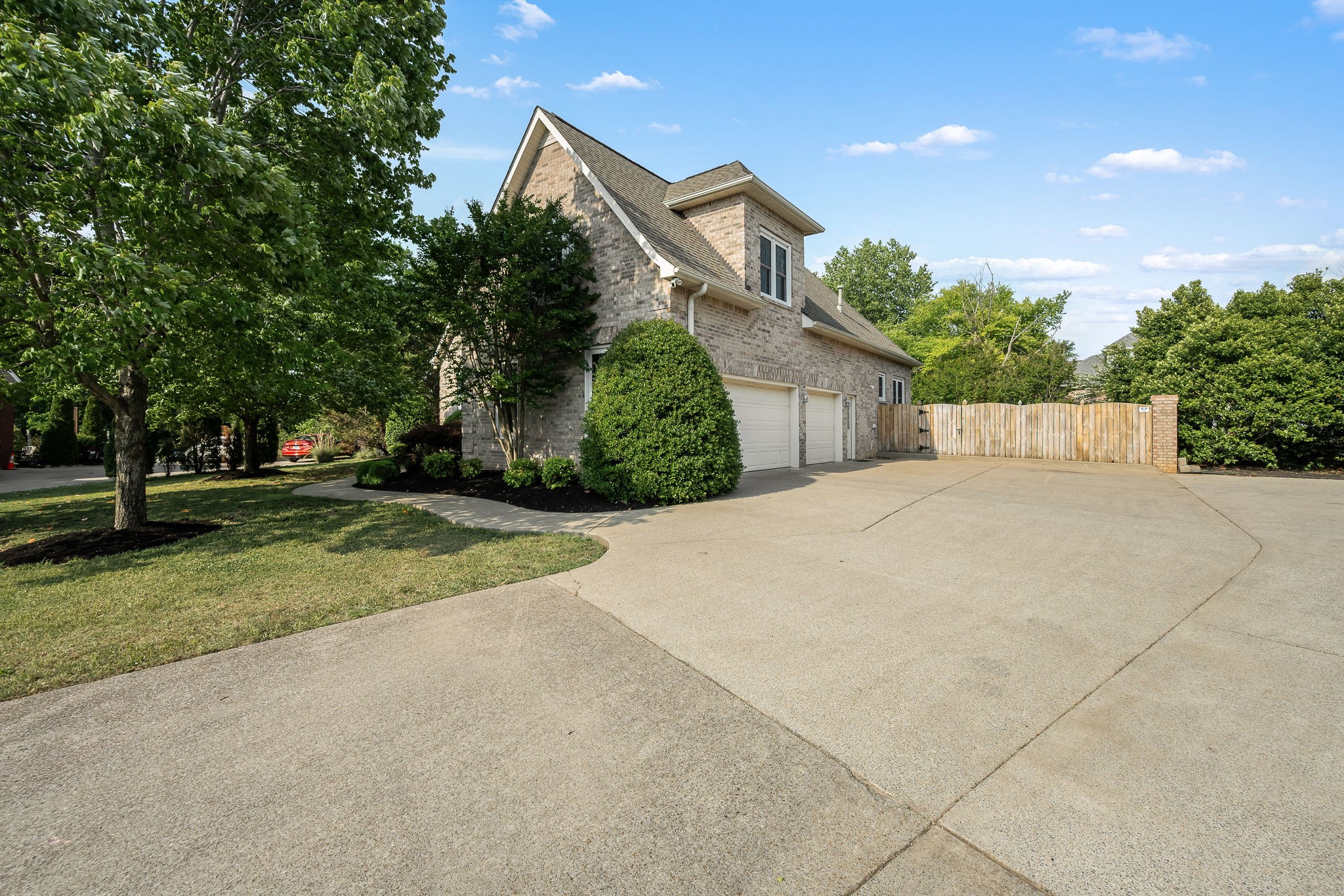 3418 Lawncrest Cv