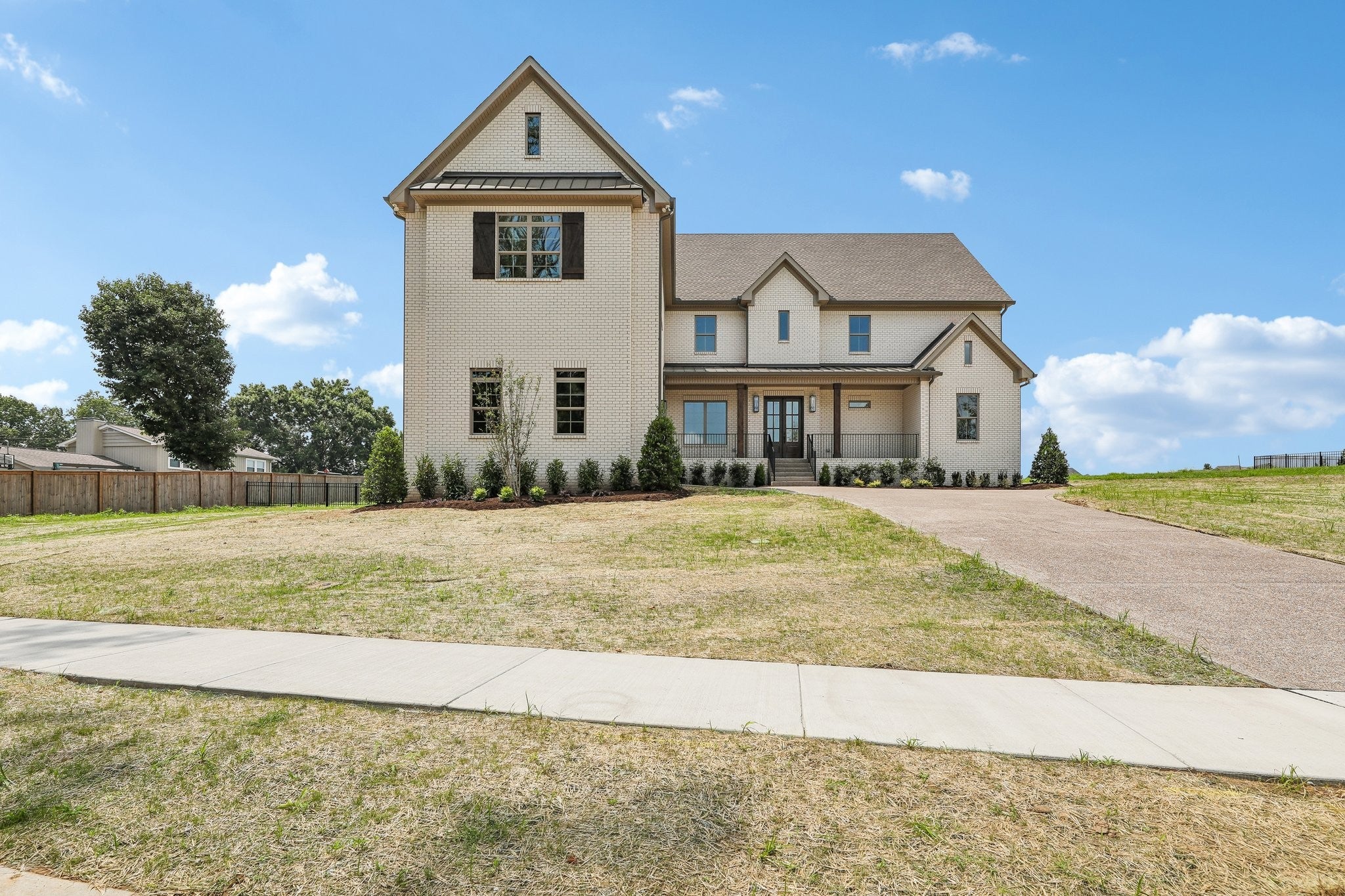 335 Raintree Dr