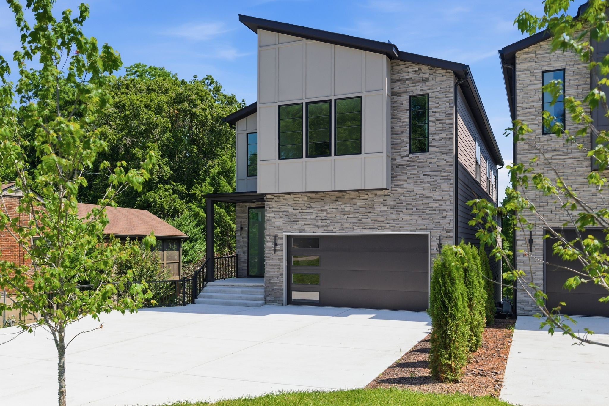 2505 Barclay Dr