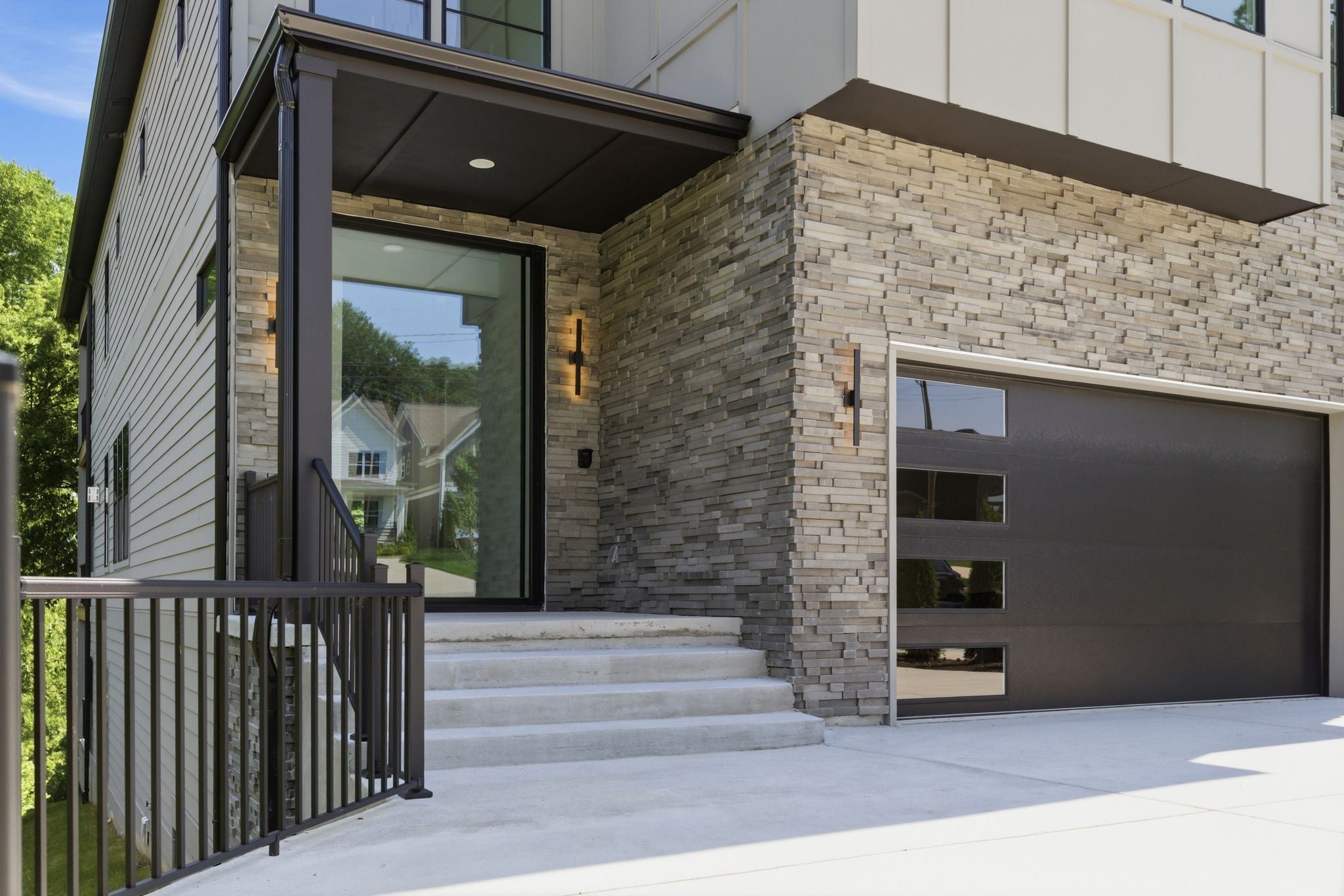 2505 Barclay Dr