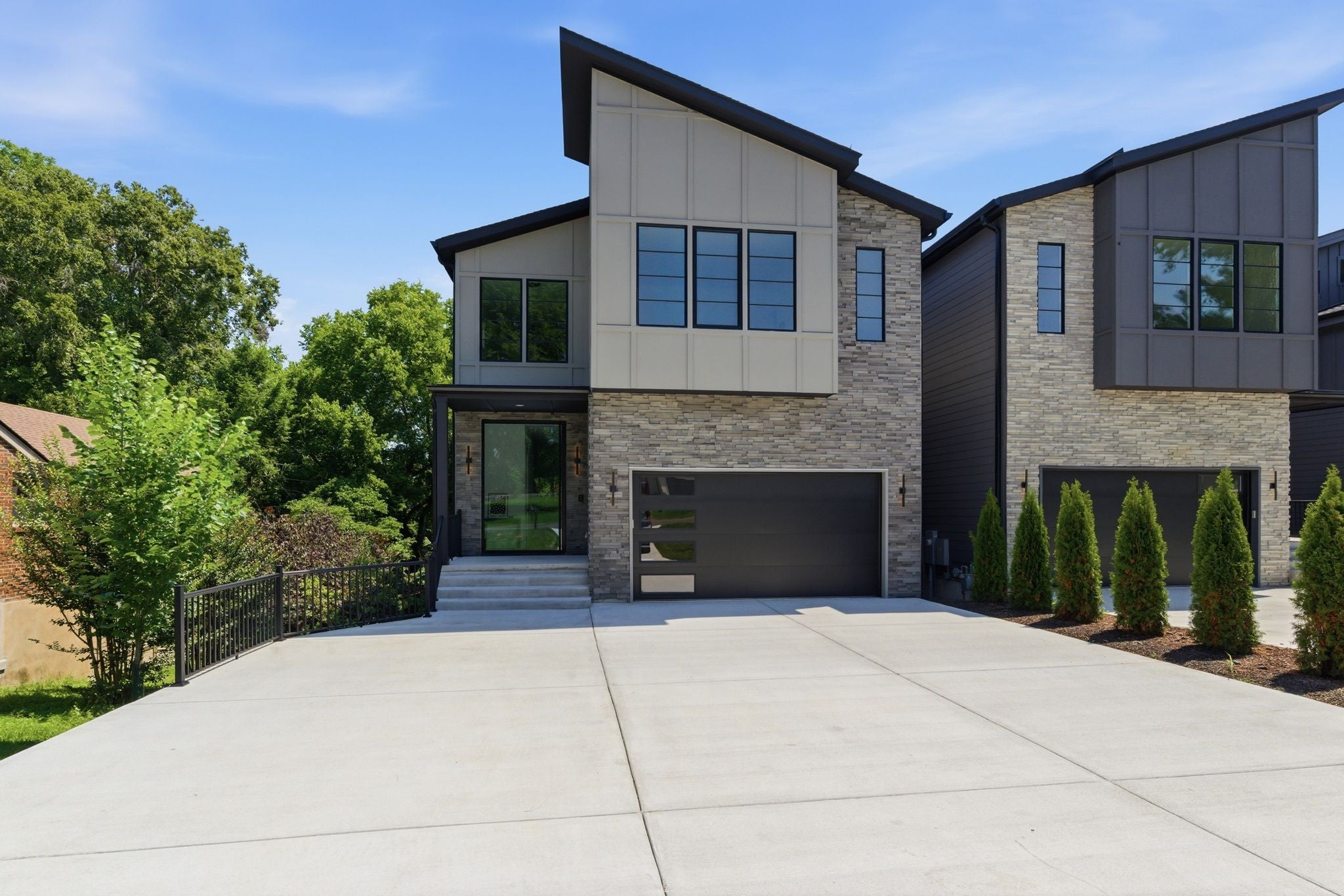 2505 Barclay Dr