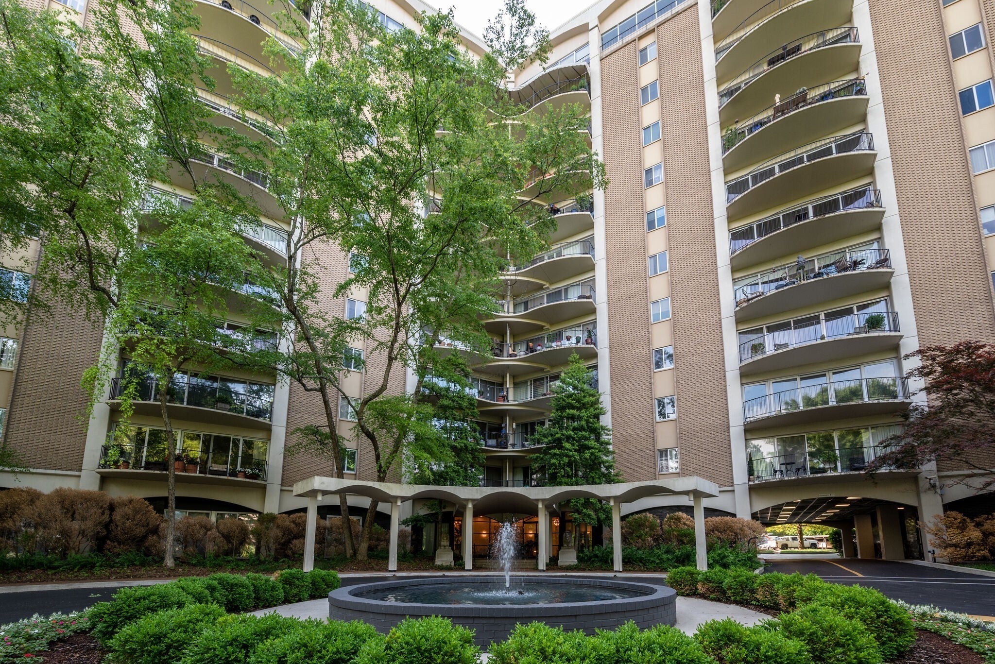2.0-bed rental at 4215 Harding Pike 211