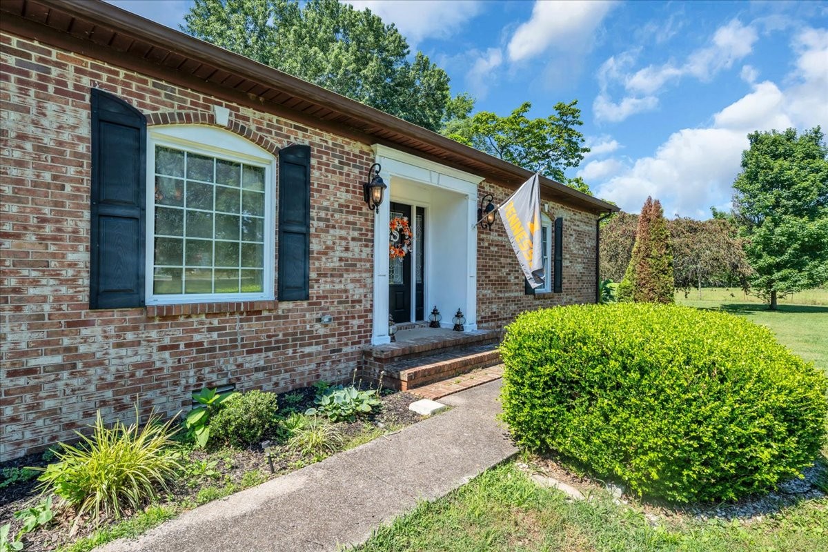 6263 Windrow Rd