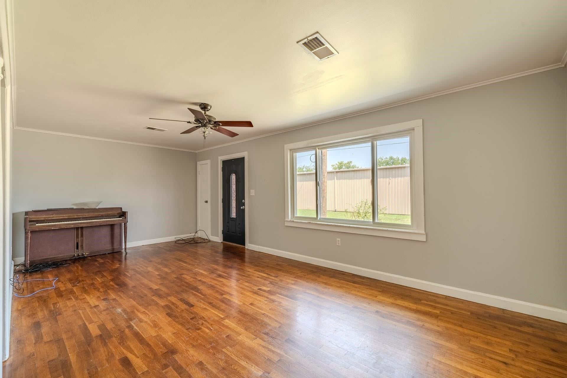 111 N ELM ST