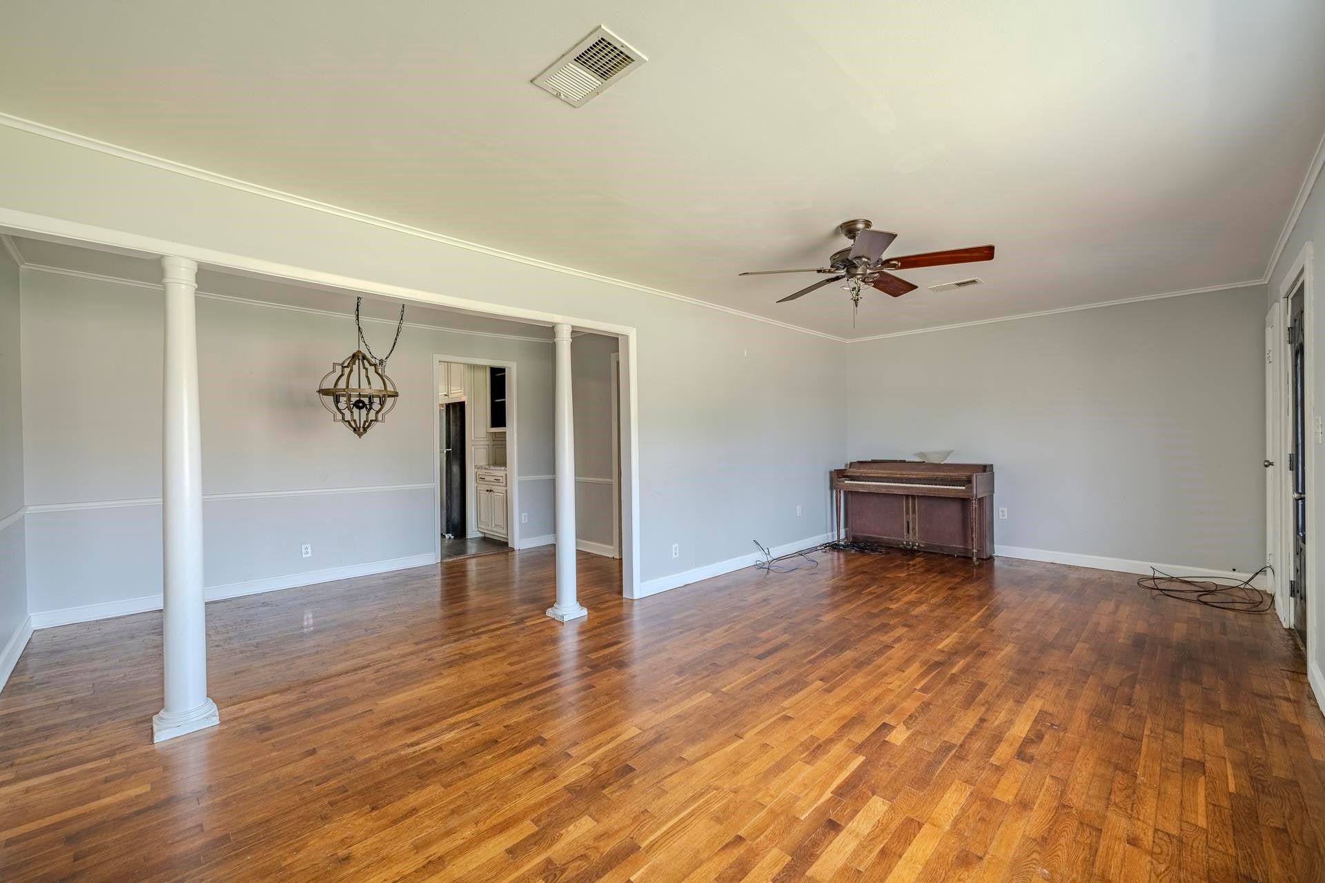 111 N ELM ST