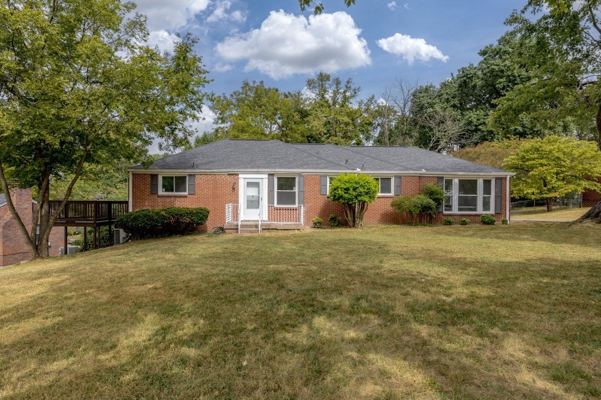 3-bed listing at 230 Fairway Dr, Nashville