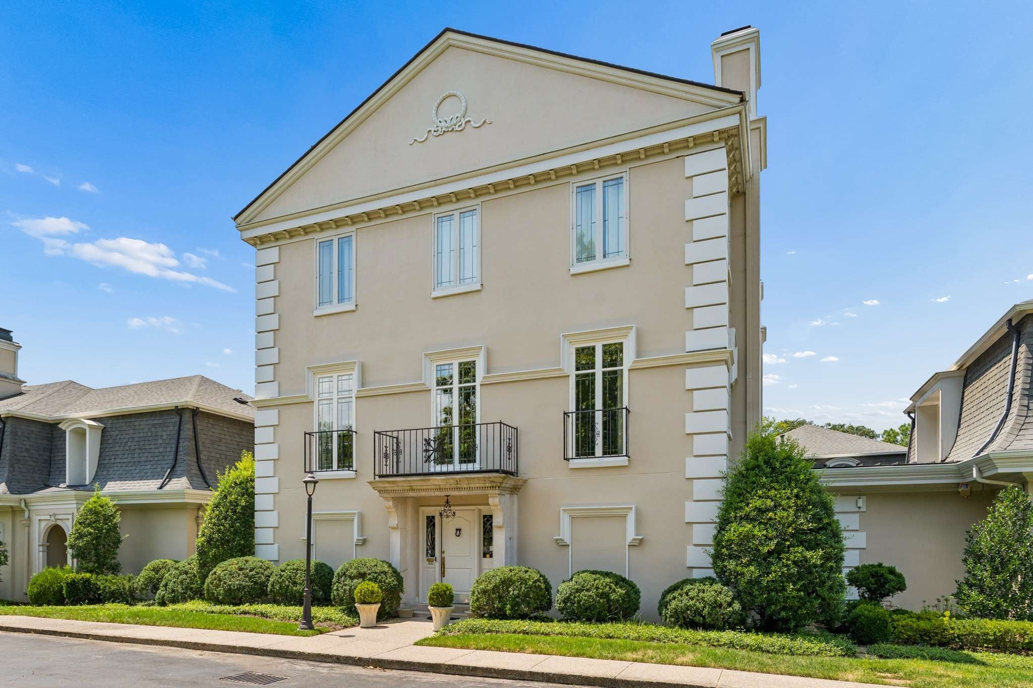 3-bed listing at 615 Belle Meade Blvd 100, Nashville