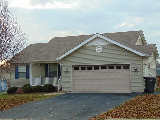 Photo 1 of 16 — 1016 Creekview Dr, Columbia, TN 38401