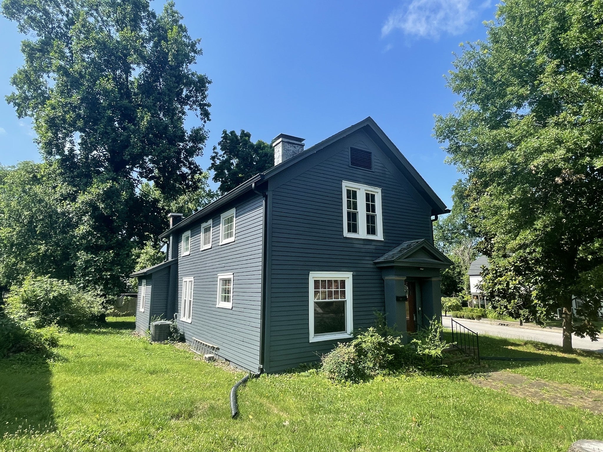 2122 S Main St
