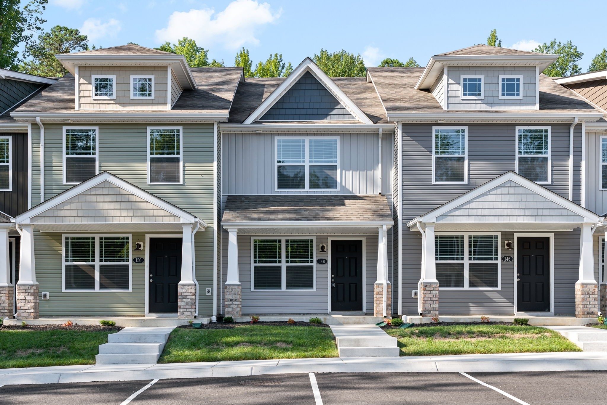 Clarksville, Tennessee 37040, United States, 2 Bedrooms Bedrooms, ,3 BathroomsBathrooms,Residential,Active,142860