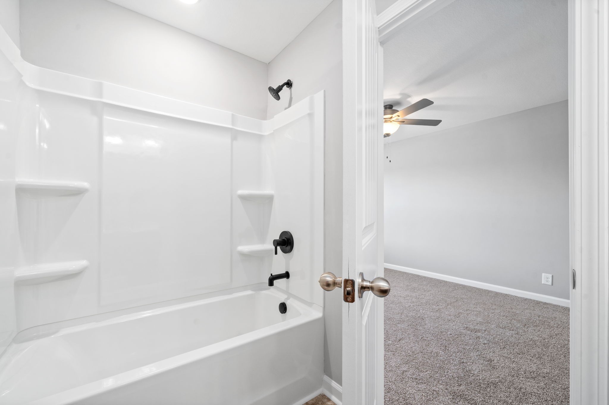 Clarksville, Tennessee 37040, United States, 2 Bedrooms Bedrooms, ,3 BathroomsBathrooms,Residential,Active,142860