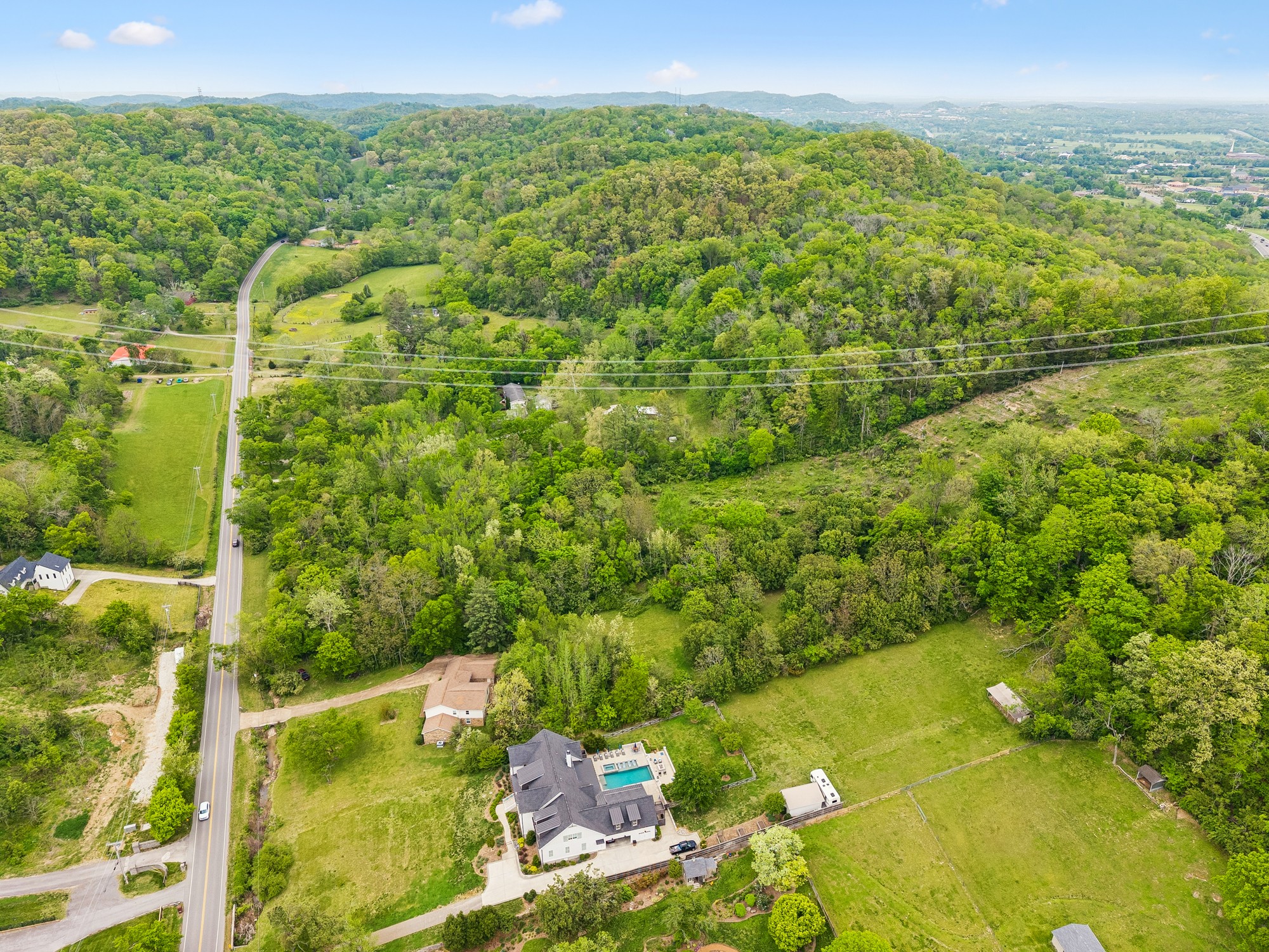 1352 Holly Tree Gap