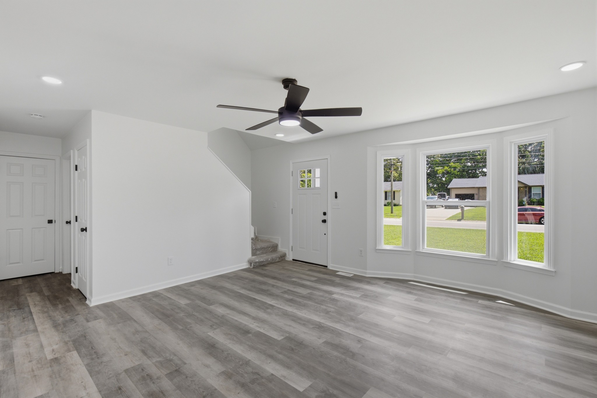 572 Donna Dr