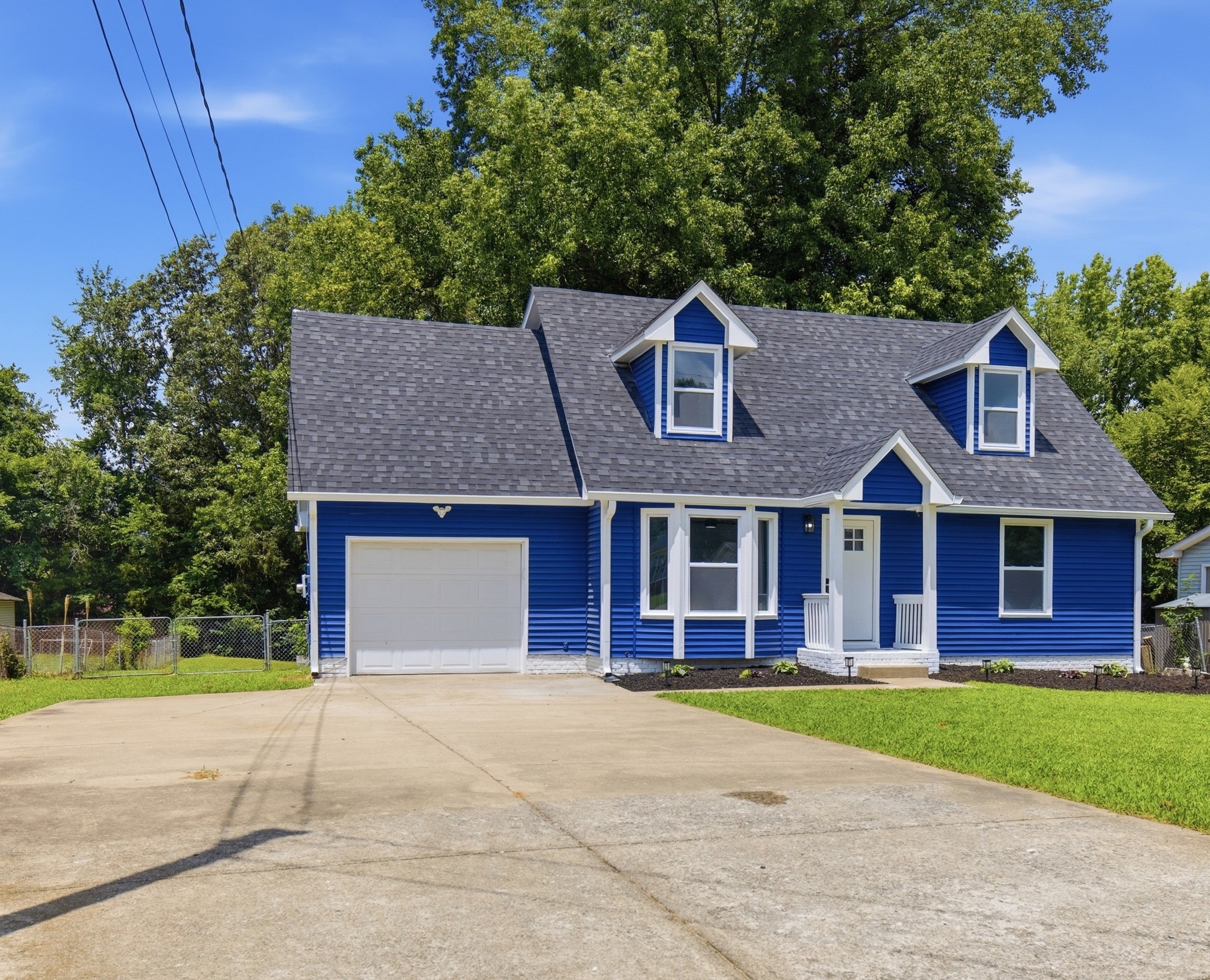 572 Donna Dr