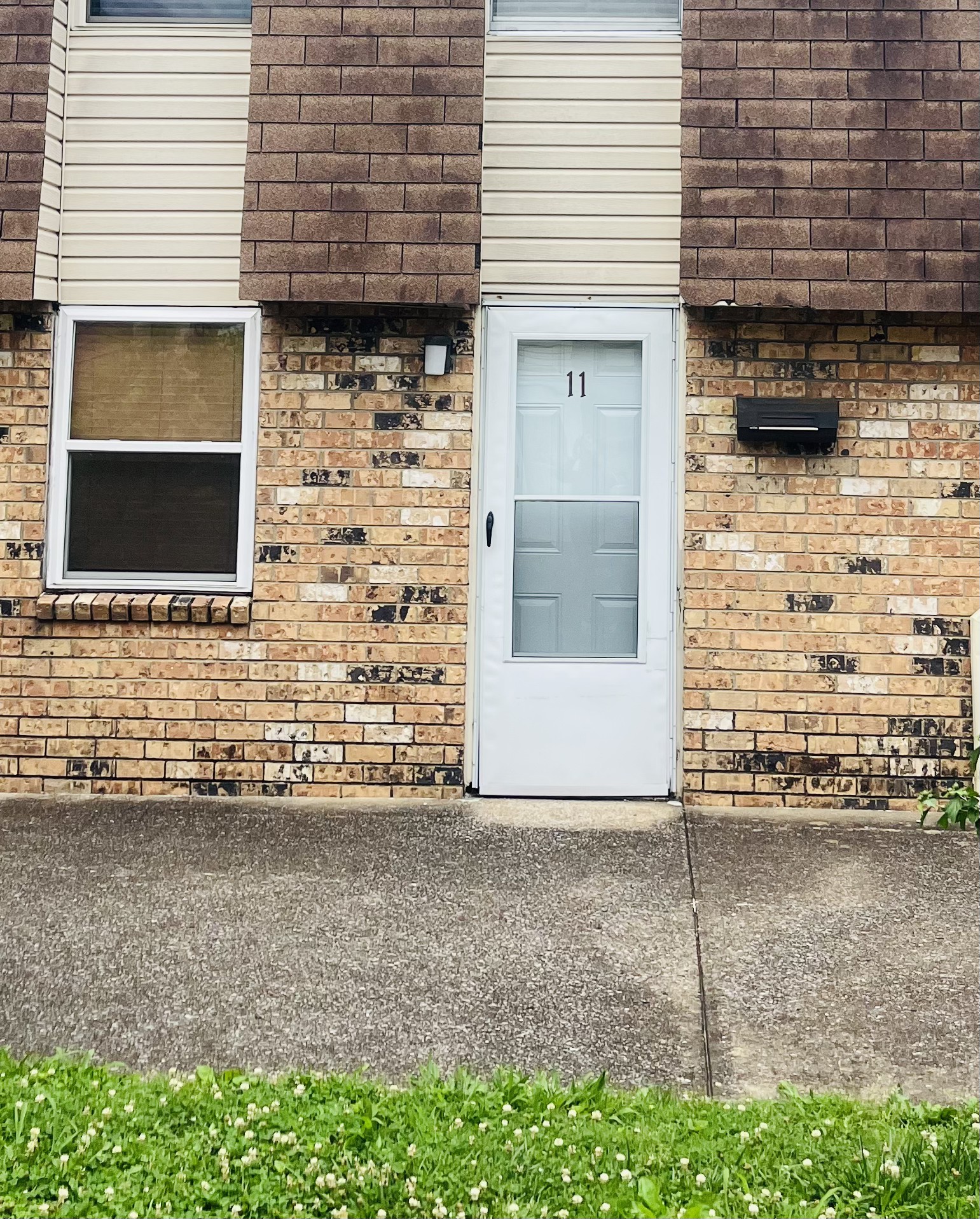 370 Wallace Rd F11