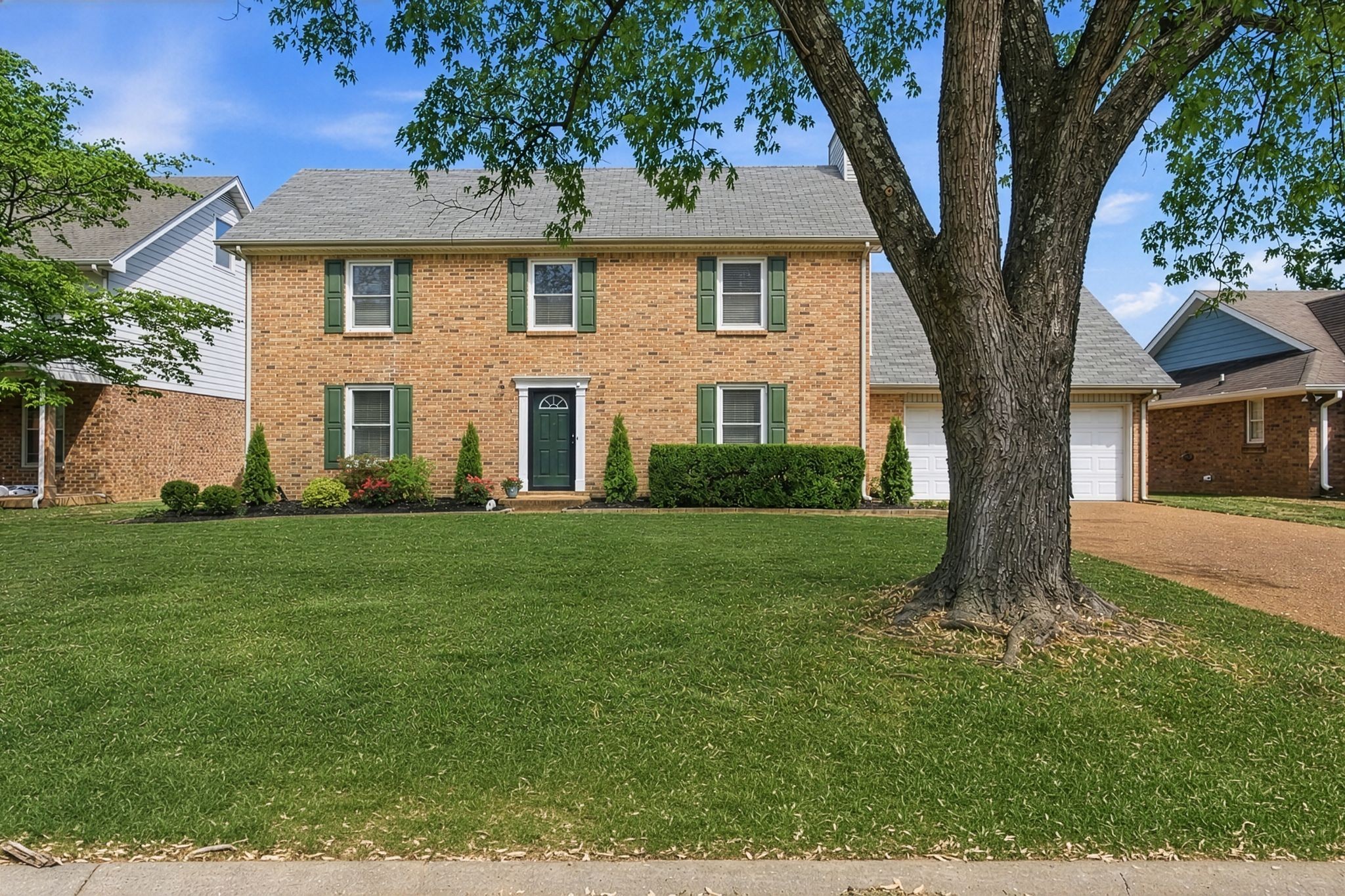 609 Sugartree Ln