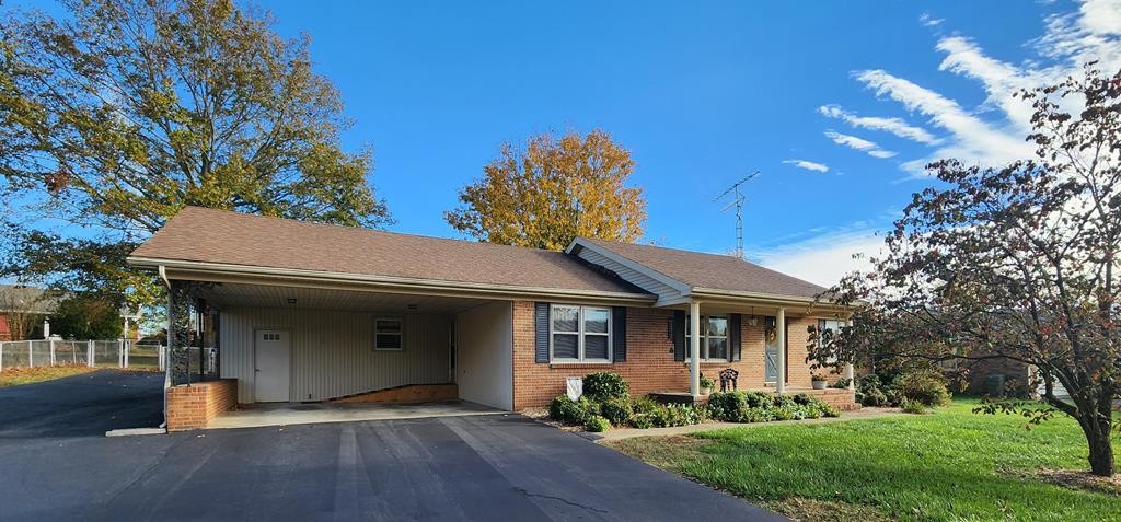 916 Elizabeth Dr