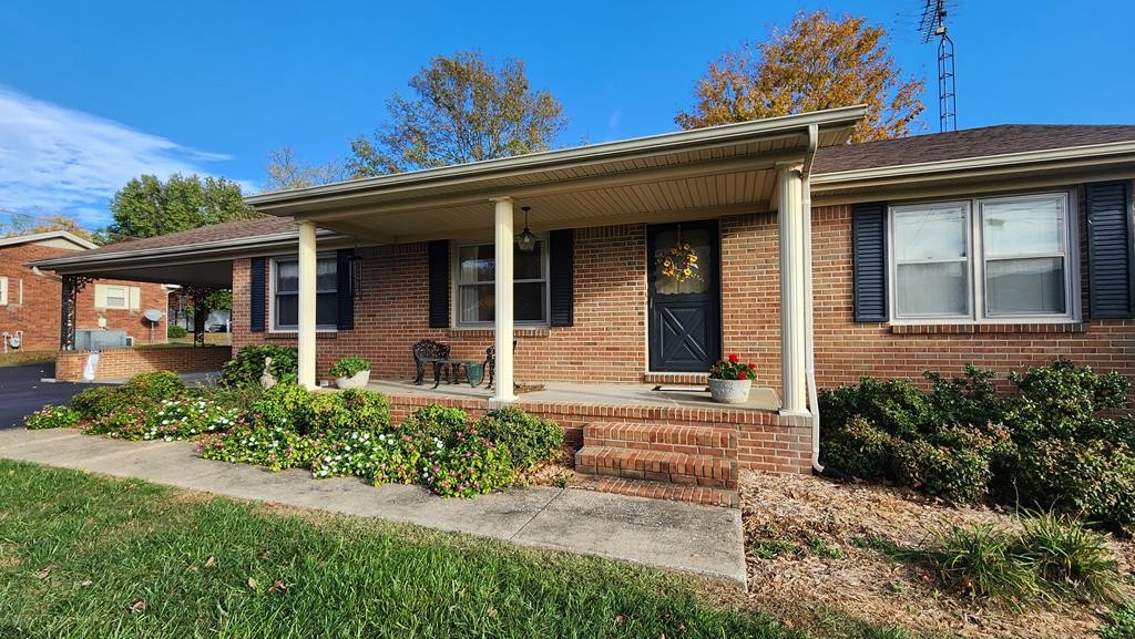 916 Elizabeth Dr