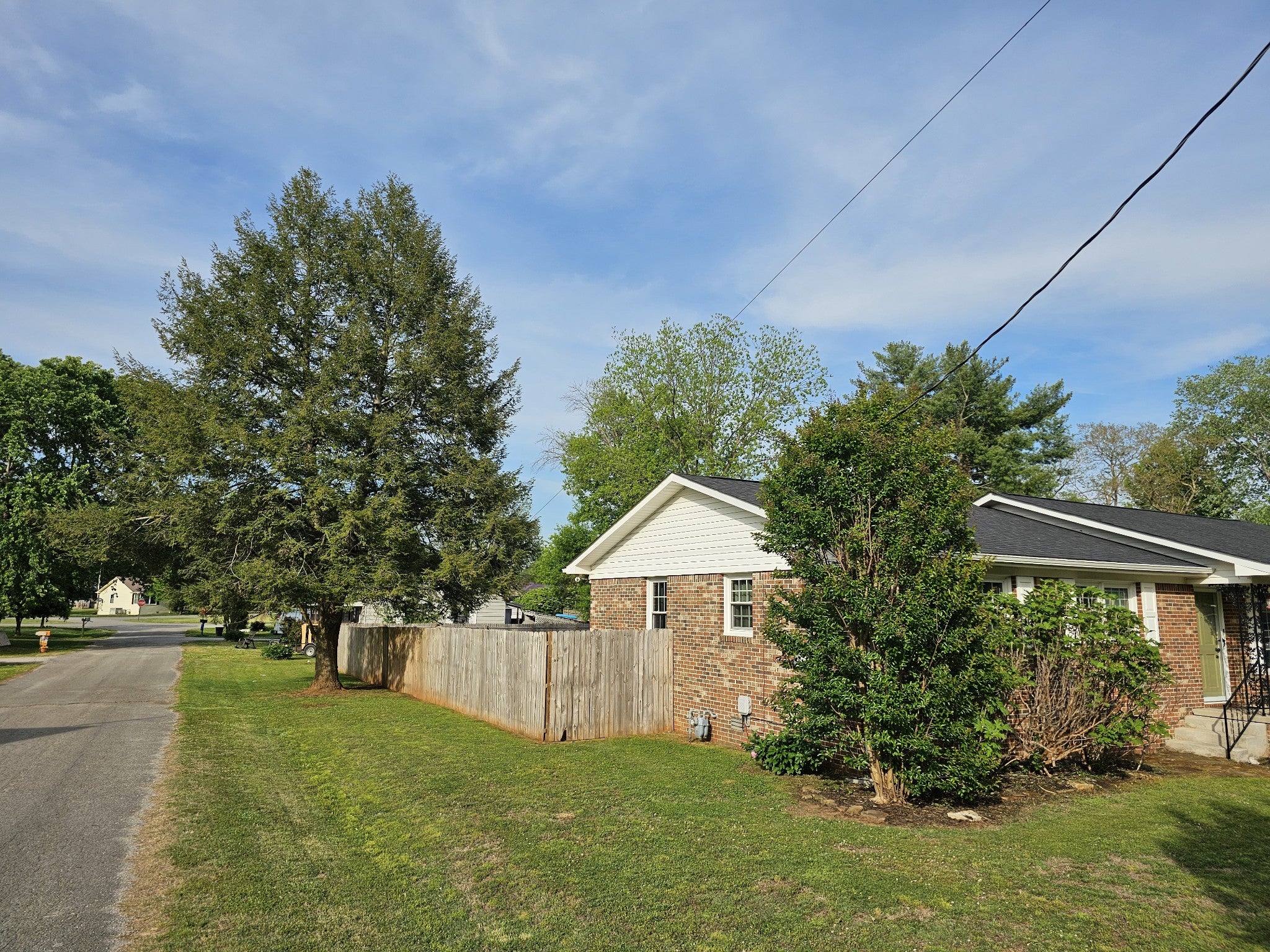 106 Willow St N