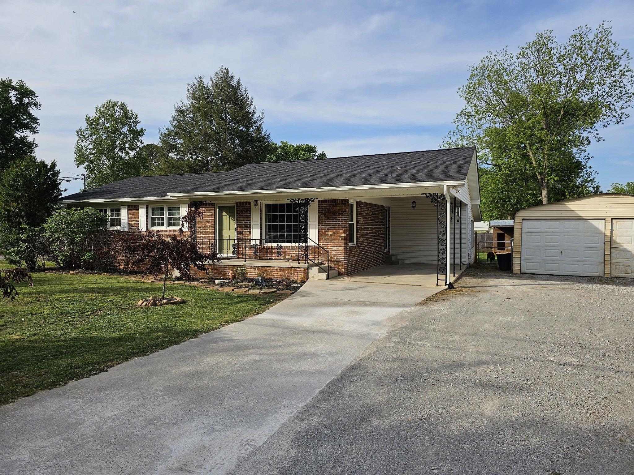 106 Willow St N