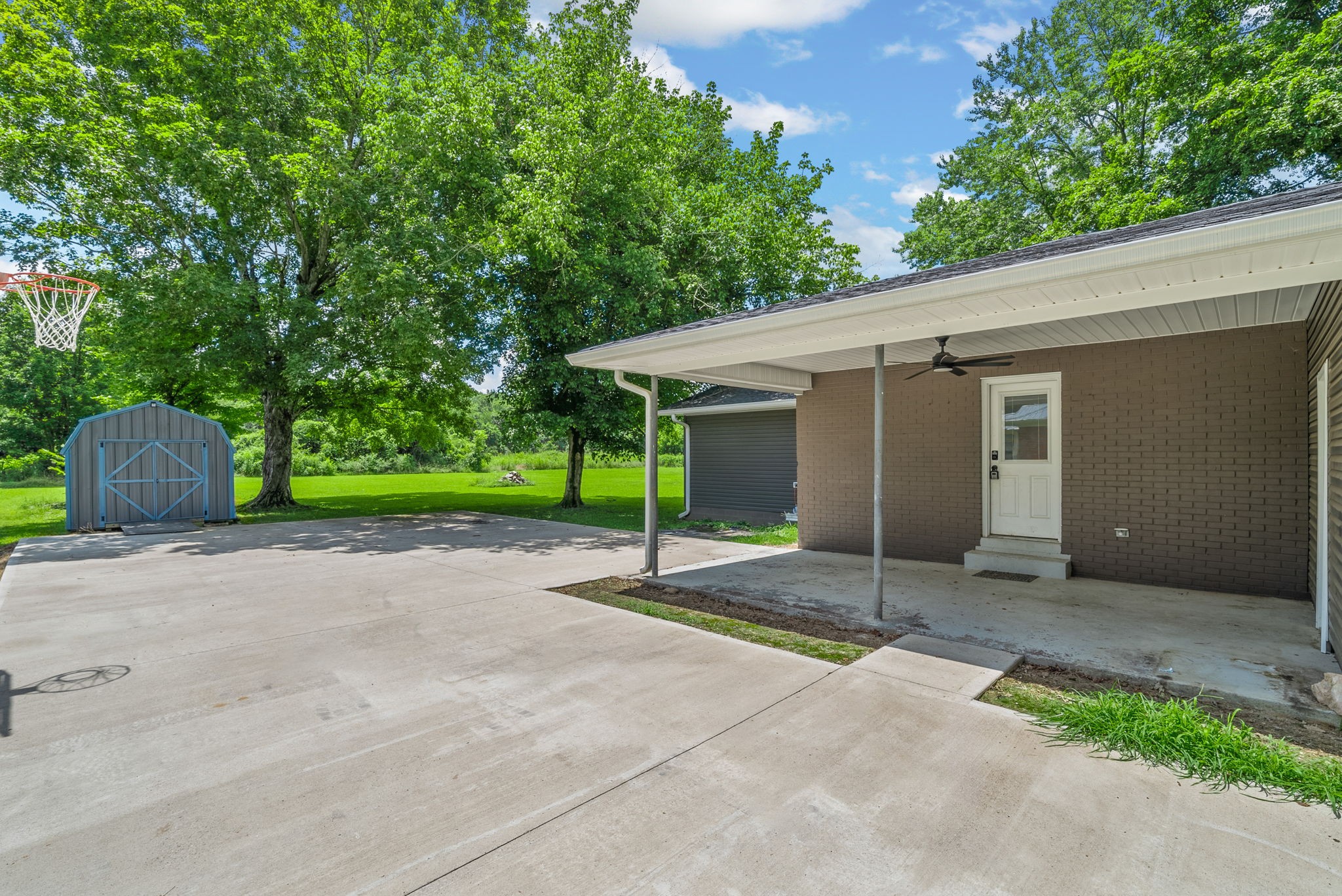 216 Sunset Dr