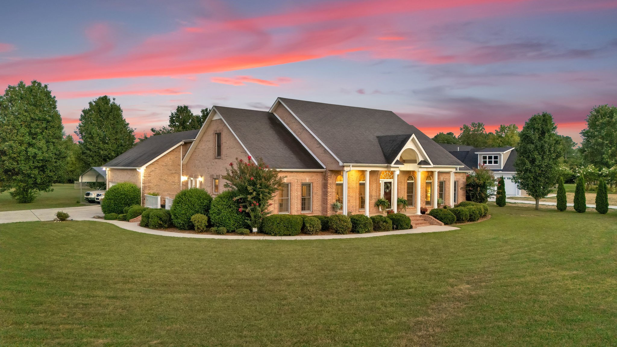594 Waters Edge Dr