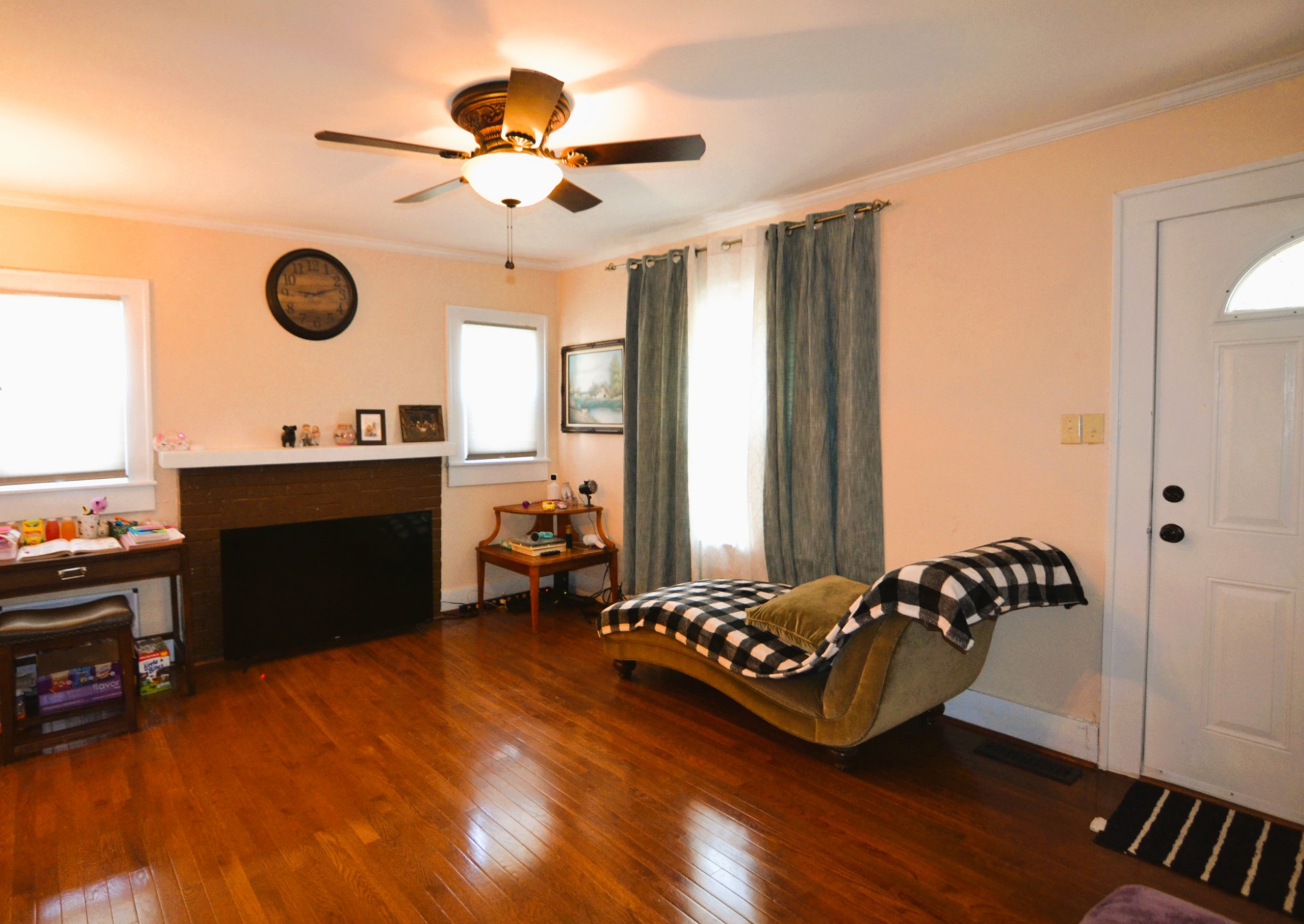 311 W 15th St
